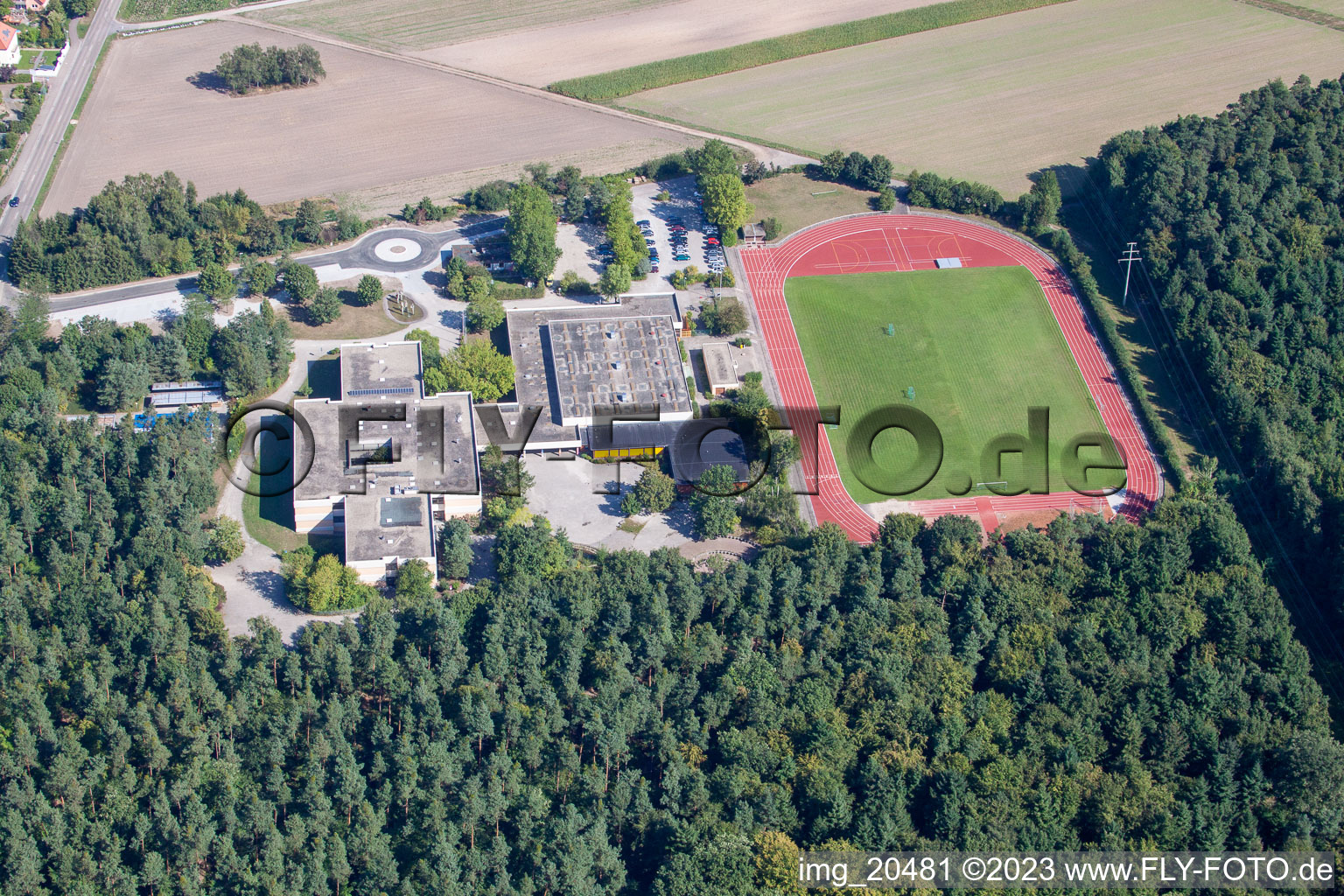 Rheinzabern, Römerbadschule im Bundesland Rheinland-Pfalz, Deutschland von oben gesehen