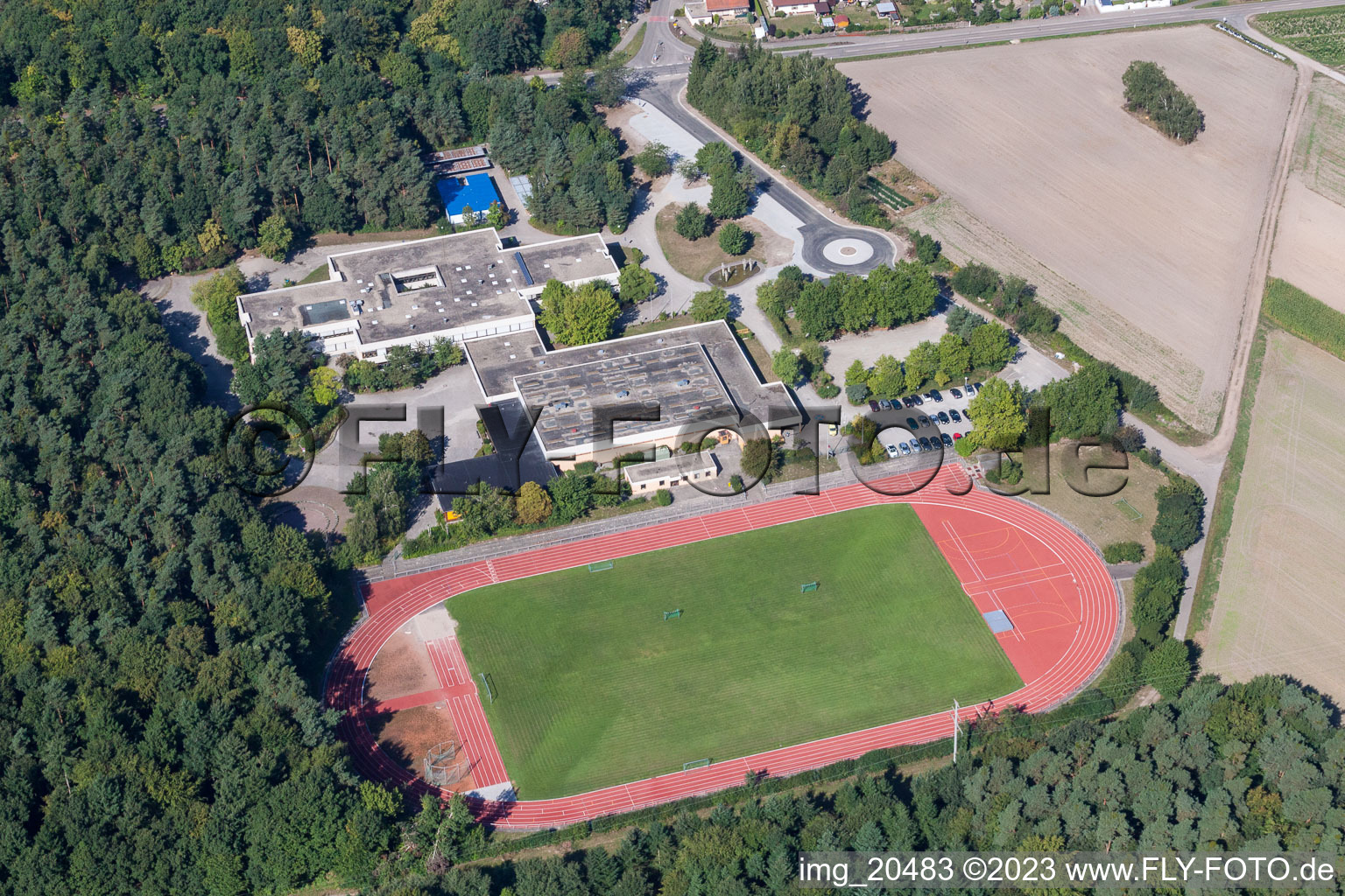 Rheinzabern, Römerbadschule im Bundesland Rheinland-Pfalz, Deutschland vom Flugzeug aus