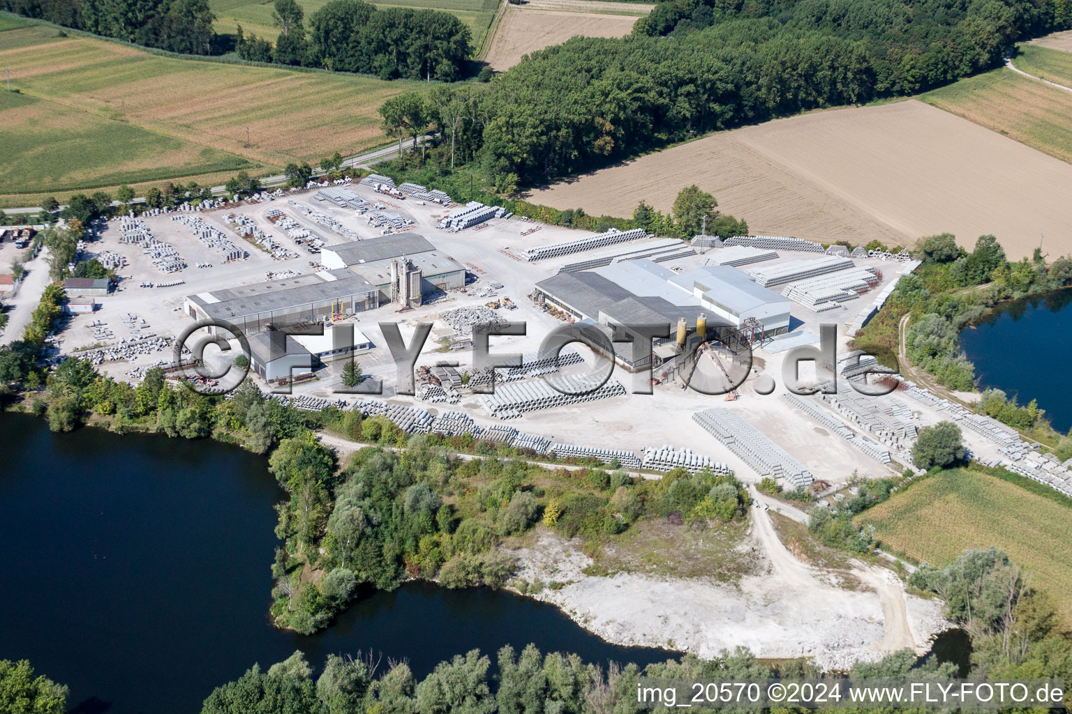 Luftbild von Beton- und Baustoffmischwerk der Finger Beton Kuhardt GmbH & Co. KG in Kuhardt im Bundesland Rheinland-Pfalz, Deutschland