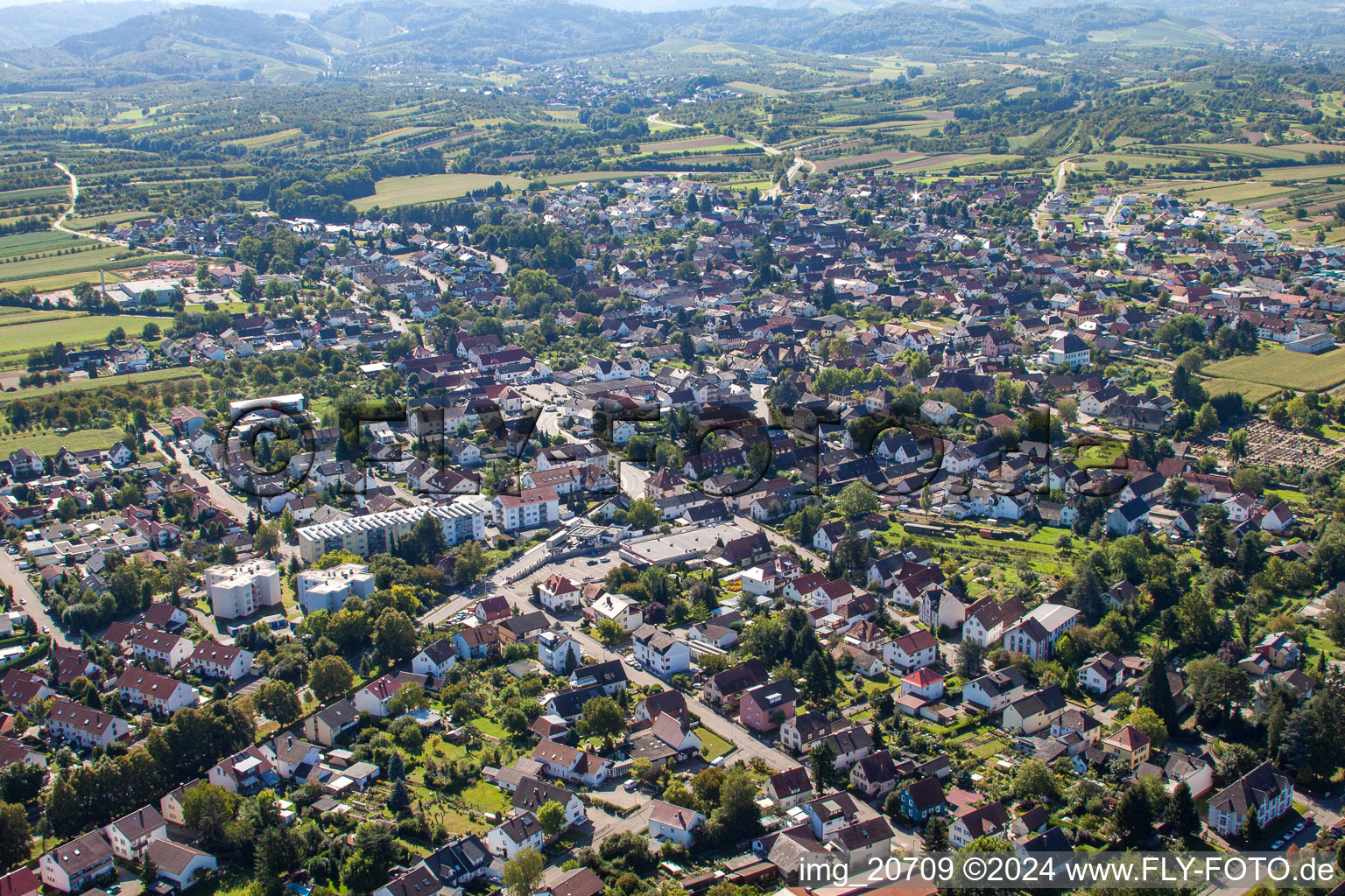 Ortsansicht der Straßen und Häuser der Wohngebiete in Appenweier im Bundesland Baden-Württemberg, Deutschland