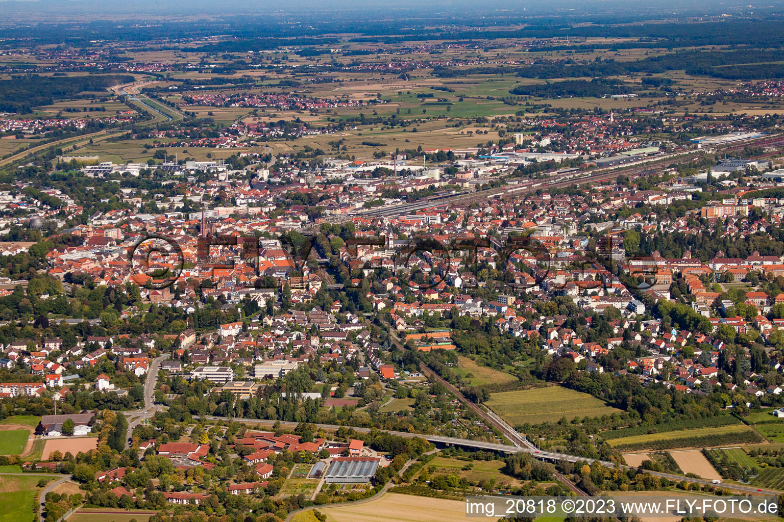Offenburg von Südosten im Bundesland Baden-Württemberg, Deutschland