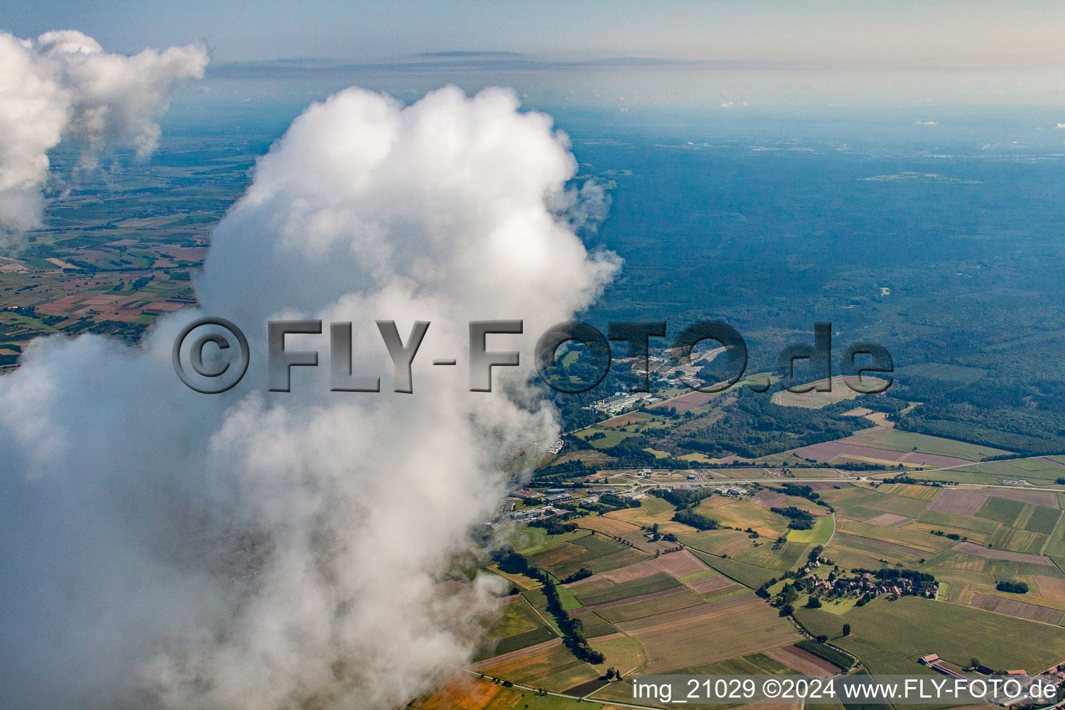 Unter Wolken im Ortsteil Altenstadt in Wissembourg im Bundesland Bas-Rhin, Frankreich