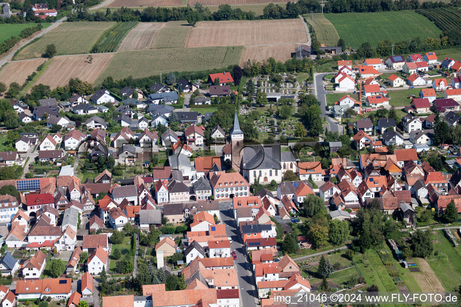 Schaidt, Kirche von Süden in Wörth am Rhein im Bundesland Rheinland-Pfalz, Deutschland