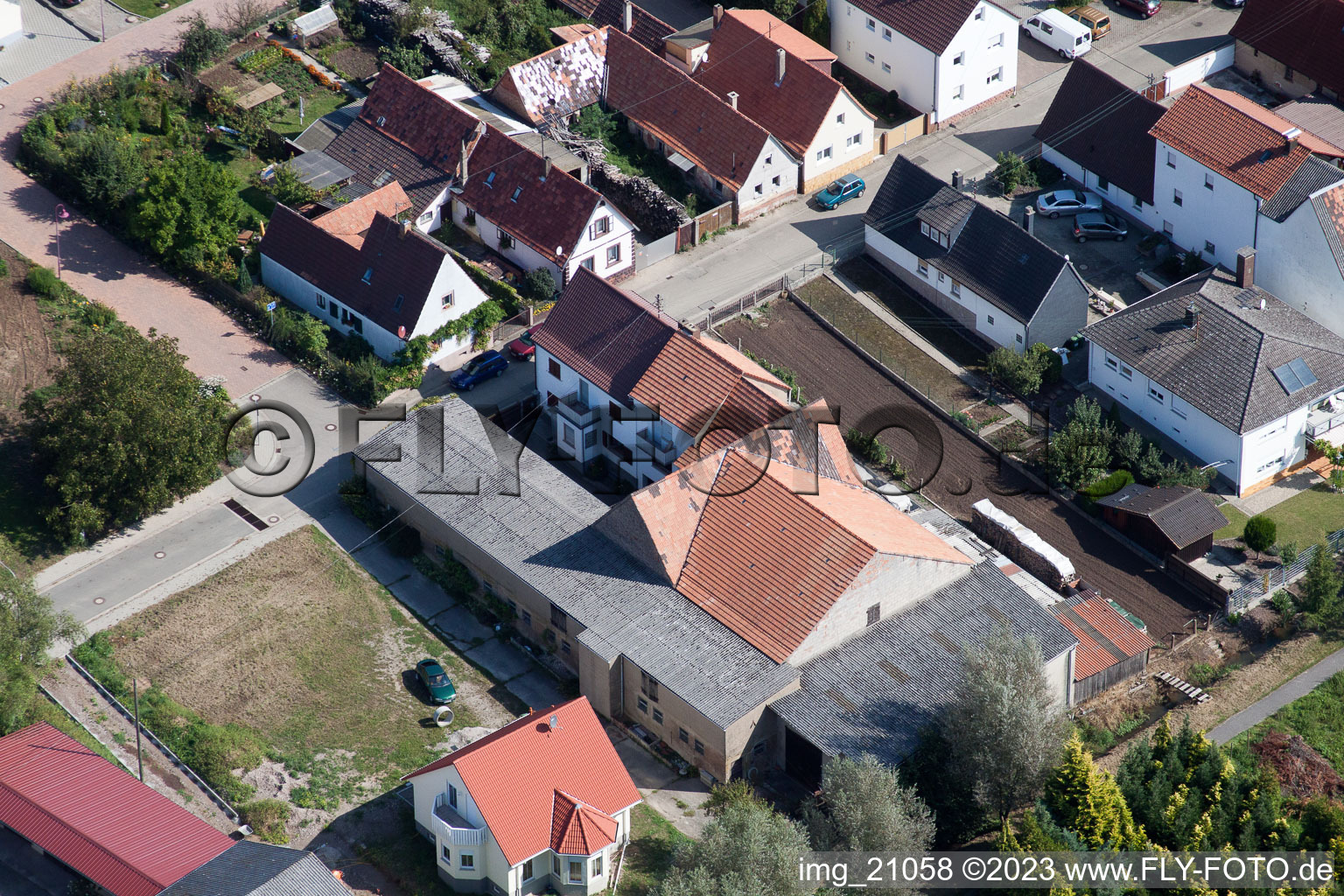 Freckenfeld, Am Brennofen im Bundesland Rheinland-Pfalz, Deutschland von einer Drohne aus