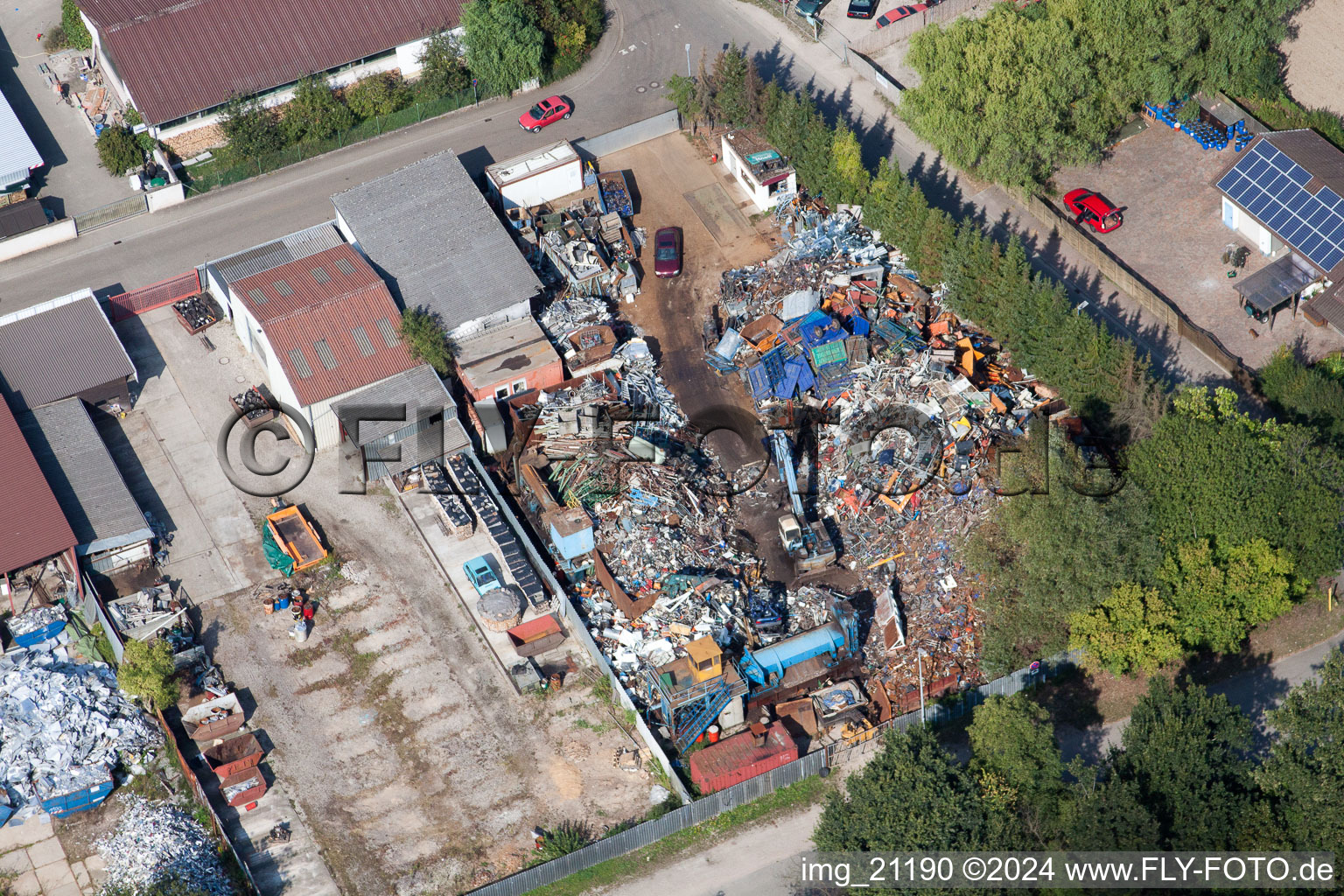 Schrottplatz zur Verwertung von Metall der S&M Recycling Linde in Hördt im Bundesland Rheinland-Pfalz, Deutschland