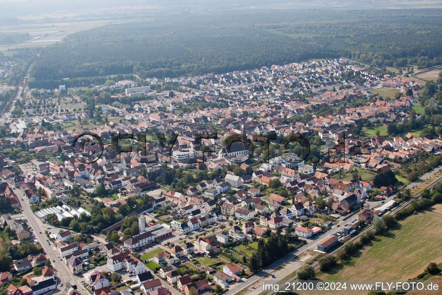 Luftbild von Ortsansicht der Straßen und Häuser der Wohngebiete in Rülzheim im Bundesland Rheinland-Pfalz, Deutschland