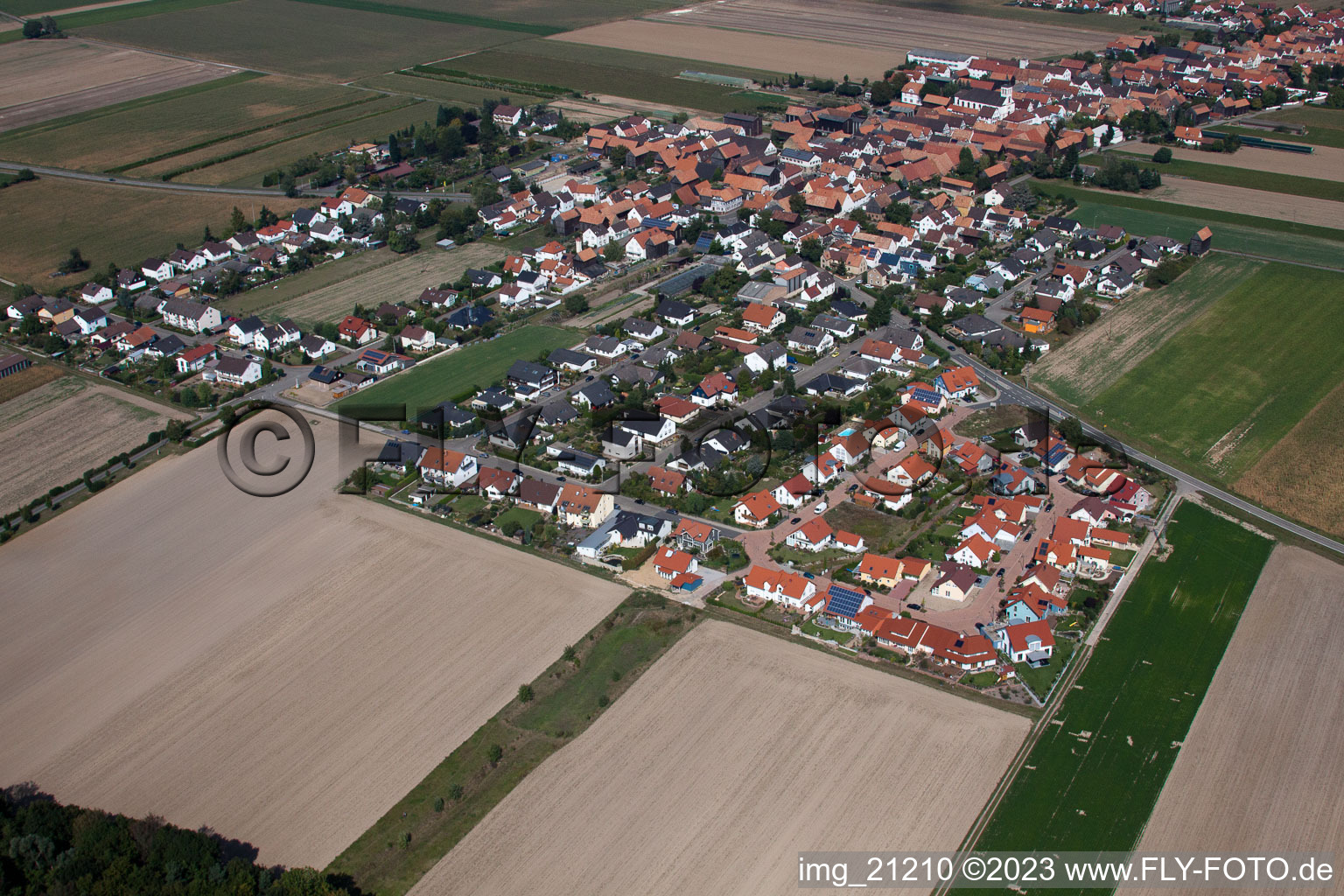 Schrägluftbild von Ortsteil Hayna in Herxheim bei Landau/Pfalz im Bundesland Rheinland-Pfalz, Deutschland