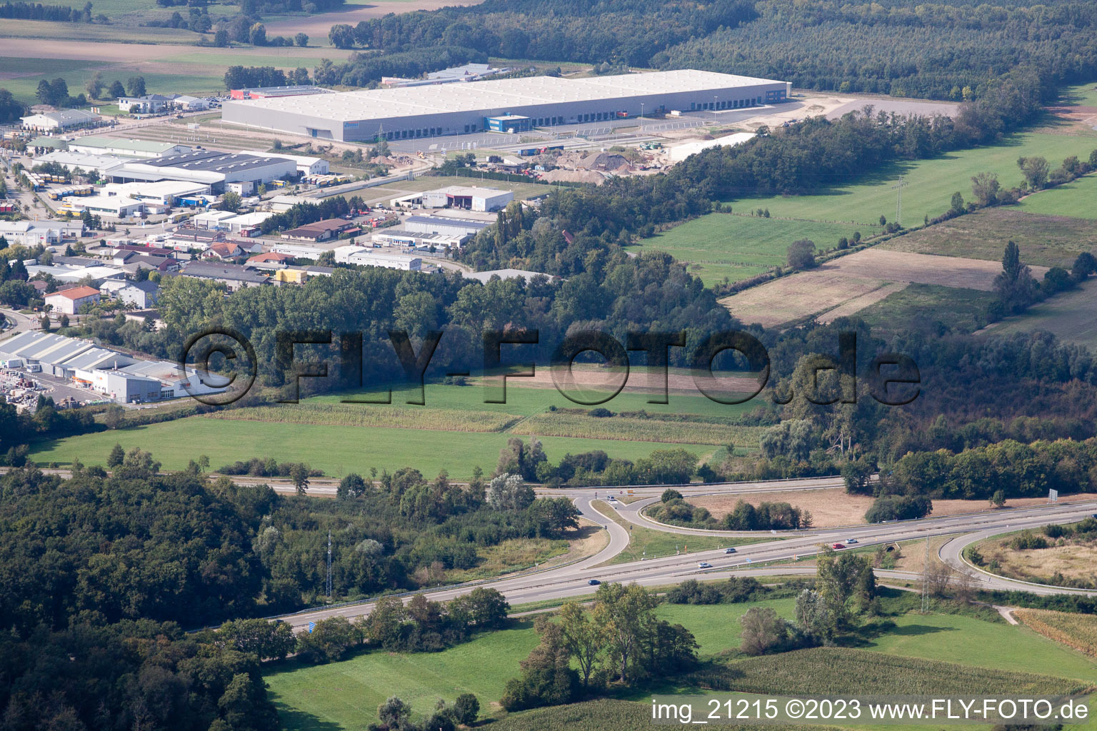 Schrägluftbild von Minderslachen, Zufall Logistik-Center in Kandel im Bundesland Rheinland-Pfalz, Deutschland
