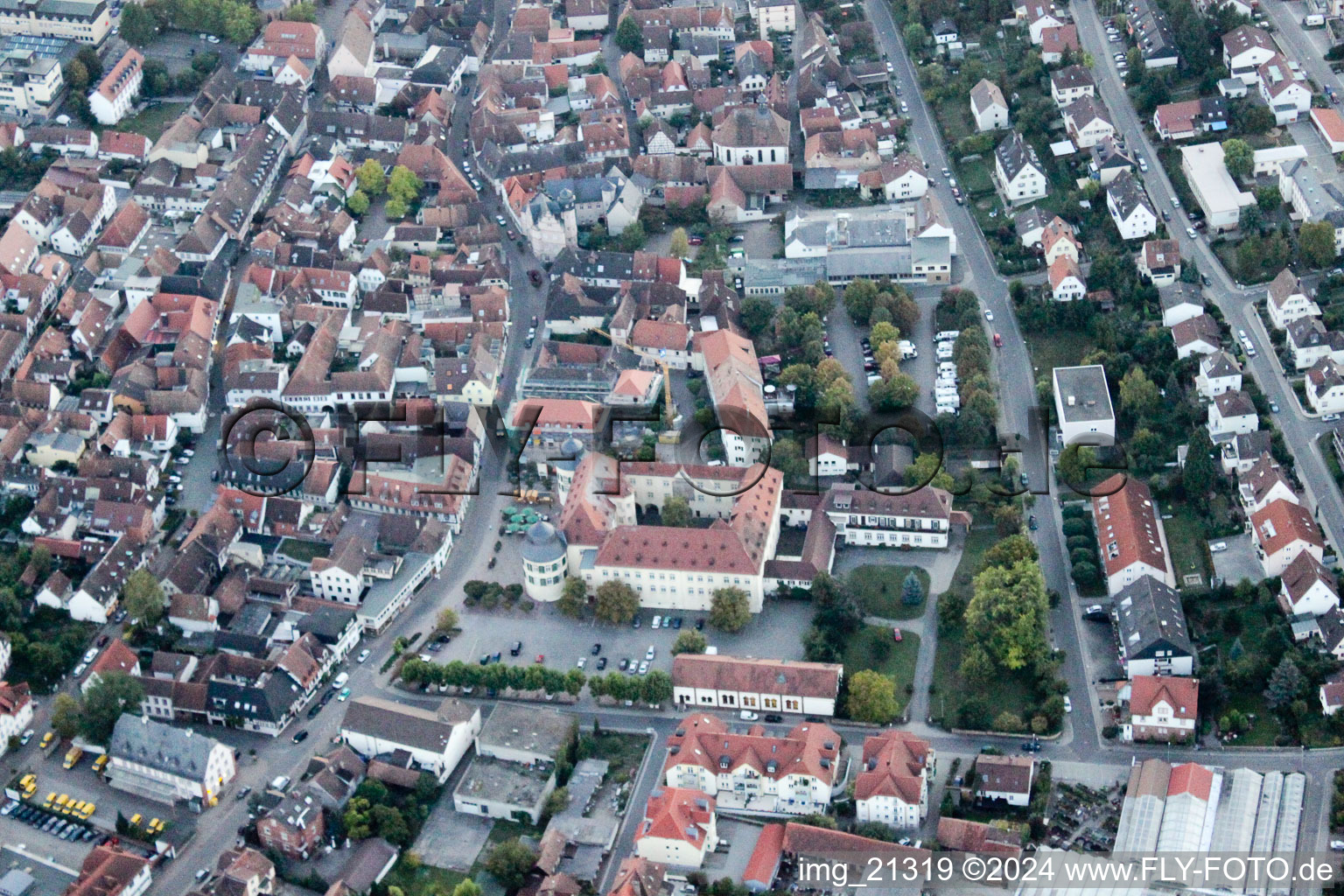 Bad Bergzabern im Bundesland Rheinland-Pfalz, Deutschland von der Drohne aus gesehen