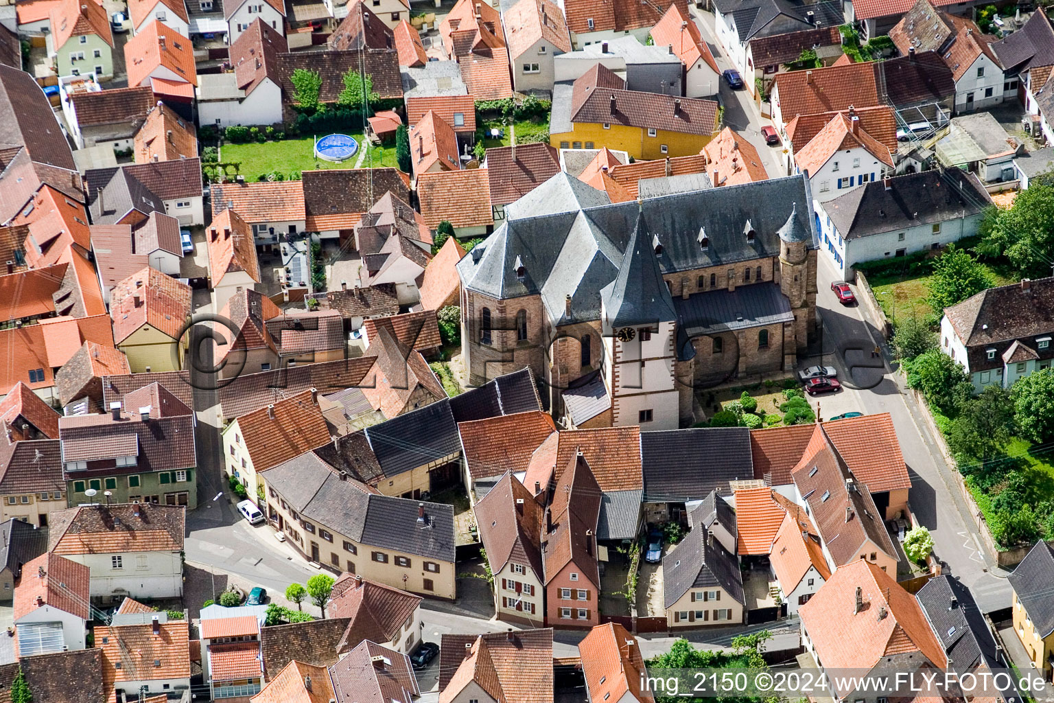 Luftaufnahme von Ortsansicht der Straßen und Häuser der Wohngebiete im Ortsteil Arzheim in Landau in der Pfalz im Bundesland Rheinland-Pfalz, Deutschland