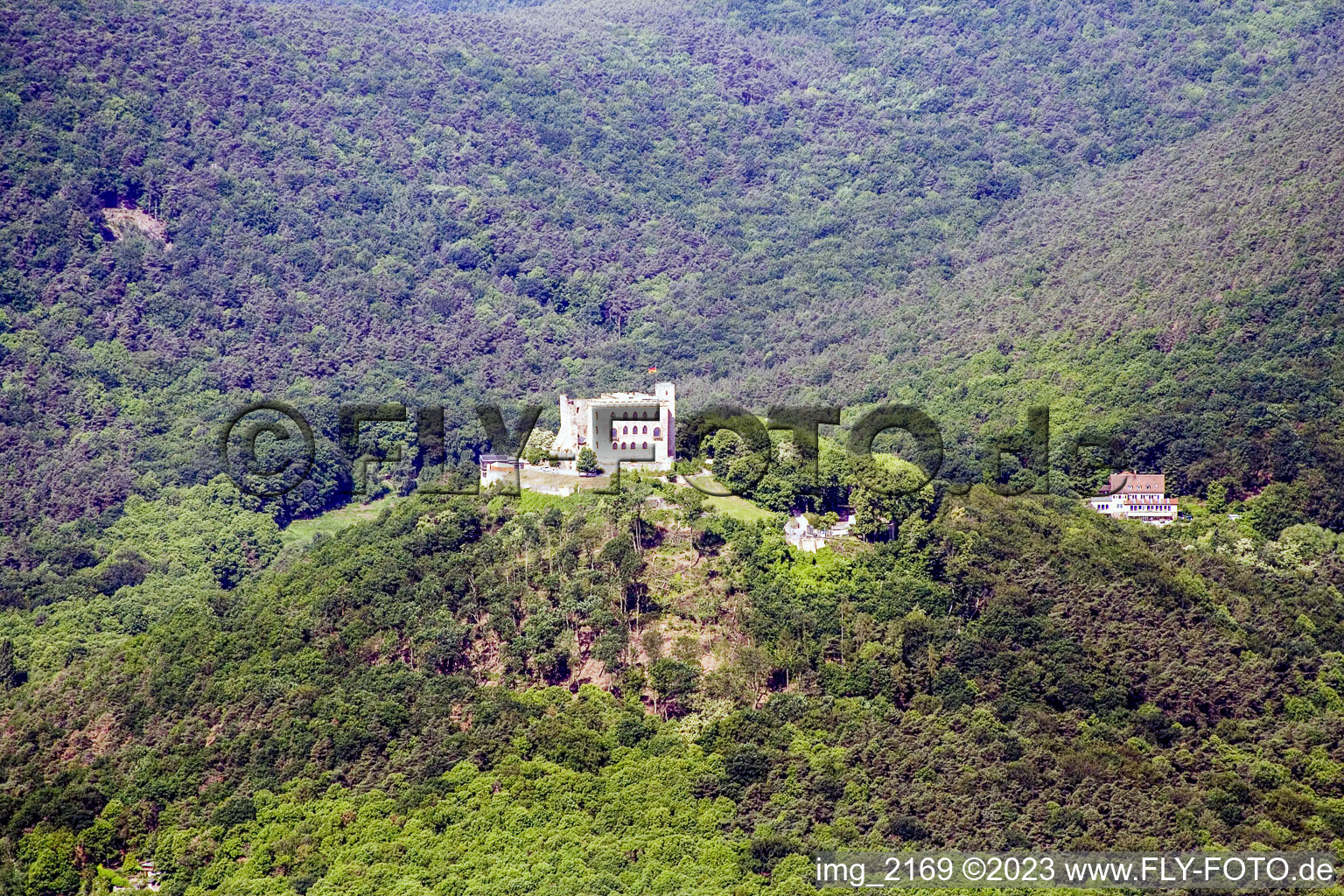 Luftbild von Hambacher Schloss im Ortsteil Hambach an der Weinstraße in Neustadt an der Weinstraße im Bundesland Rheinland-Pfalz, Deutschland