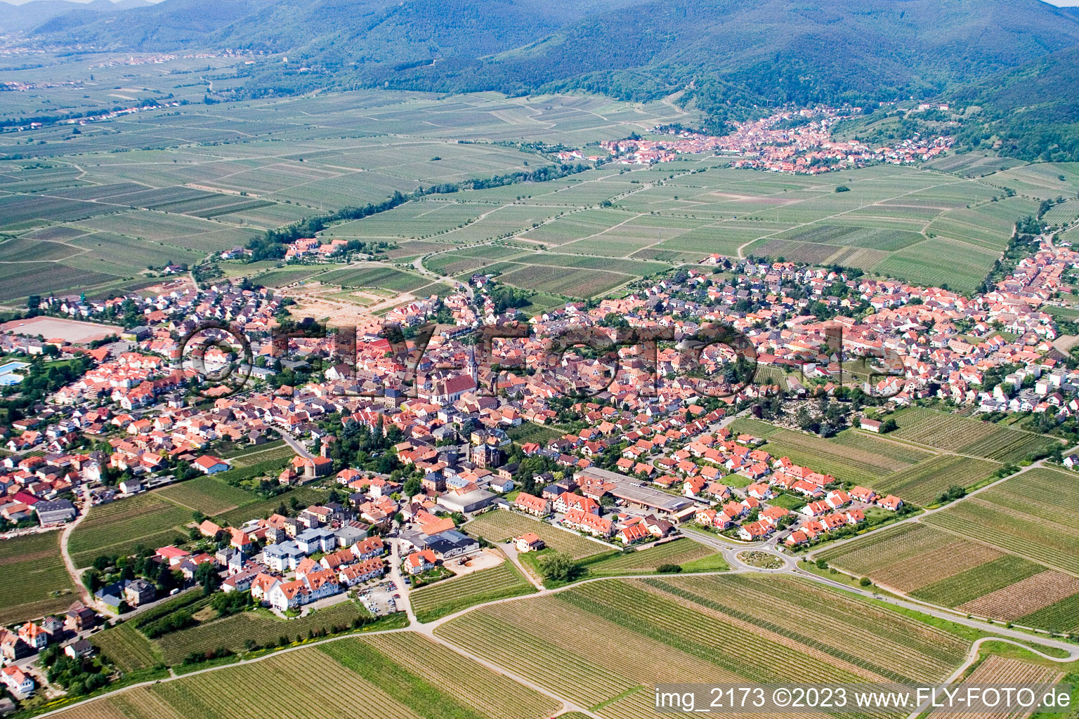 Luftaufnahme von Maikammer im Bundesland Rheinland-Pfalz, Deutschland