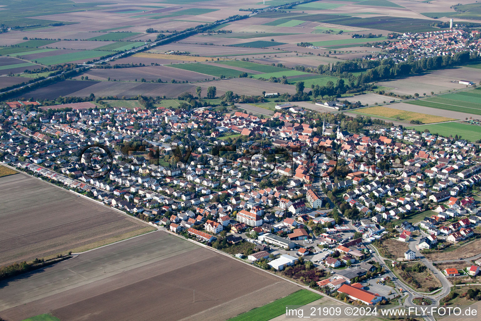 Luftbild von Dorfansicht in Beindersheim im Bundesland Rheinland-Pfalz, Deutschland