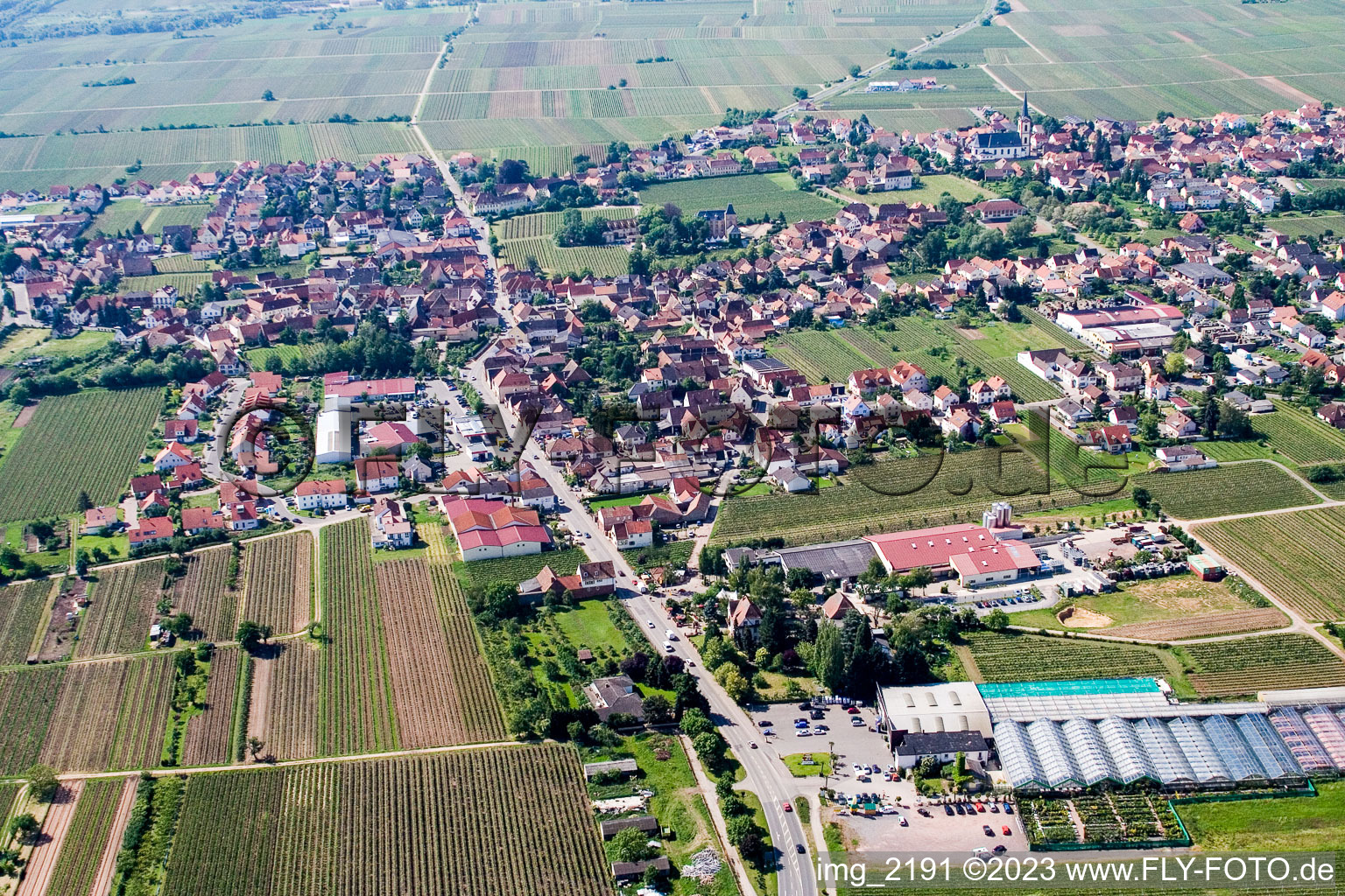 Edesheim im Bundesland Rheinland-Pfalz, Deutschland von oben