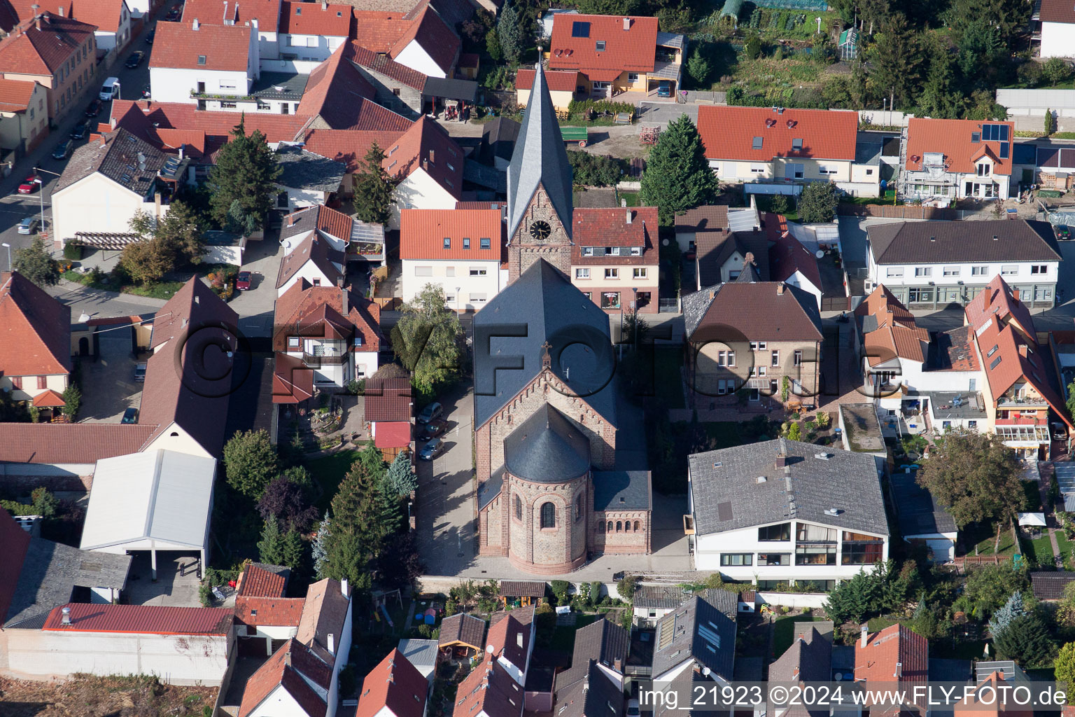 Luftbild von Ortsansicht der Straßen und Häuser der Wohngebiete in Bobenheim-Roxheim im Bundesland Rheinland-Pfalz, Deutschland