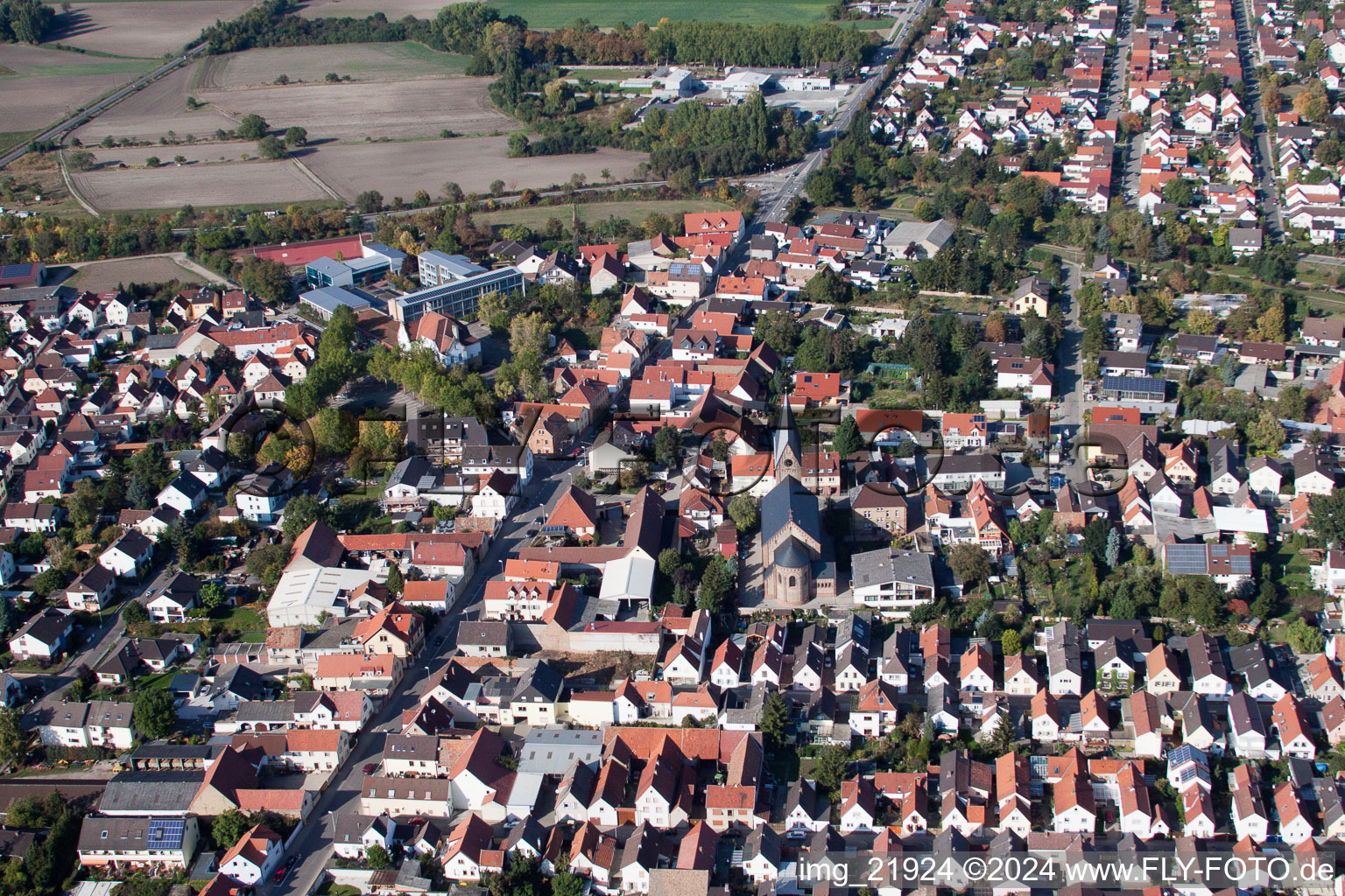 Luftaufnahme von Ortsansicht der Straßen und Häuser der Wohngebiete in Bobenheim-Roxheim im Bundesland Rheinland-Pfalz, Deutschland