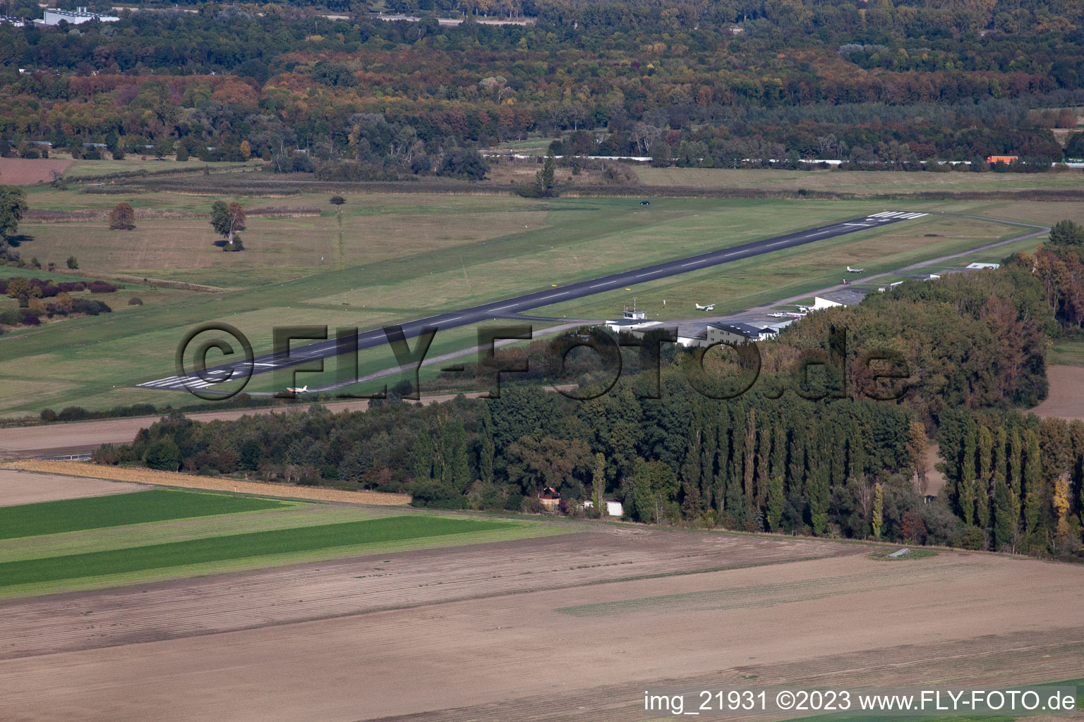 Luftbild von Flugplatz in Worms im Bundesland Rheinland-Pfalz, Deutschland
