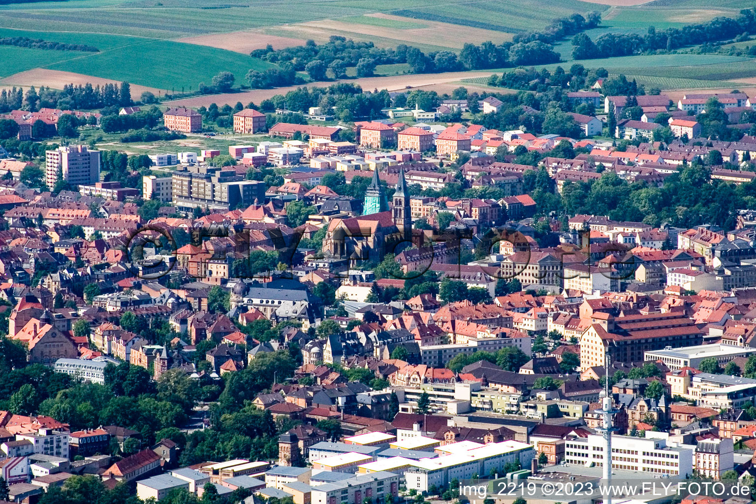 Schrägluftbild von Landau in der Pfalz im Bundesland Rheinland-Pfalz, Deutschland