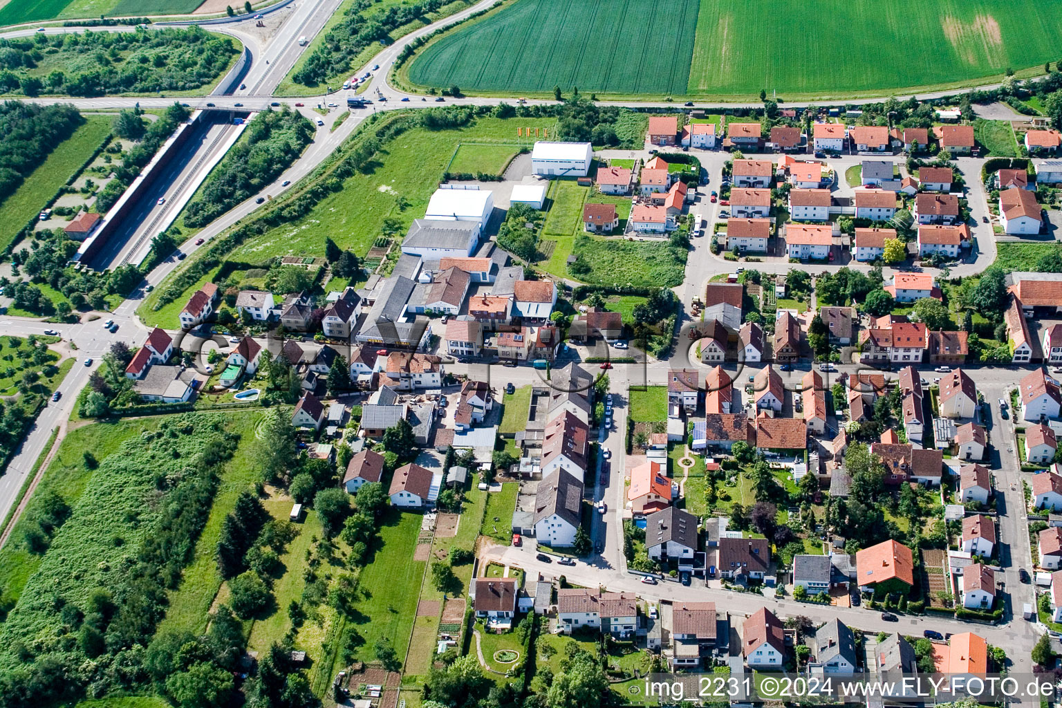 Drohnenaufname von Ortsteil Queichheim in Landau in der Pfalz im Bundesland Rheinland-Pfalz, Deutschland