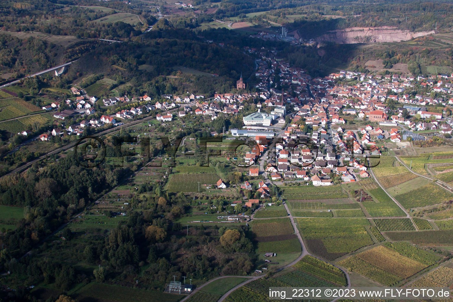 Luftaufnahme von Albersweiler im Bundesland Rheinland-Pfalz, Deutschland