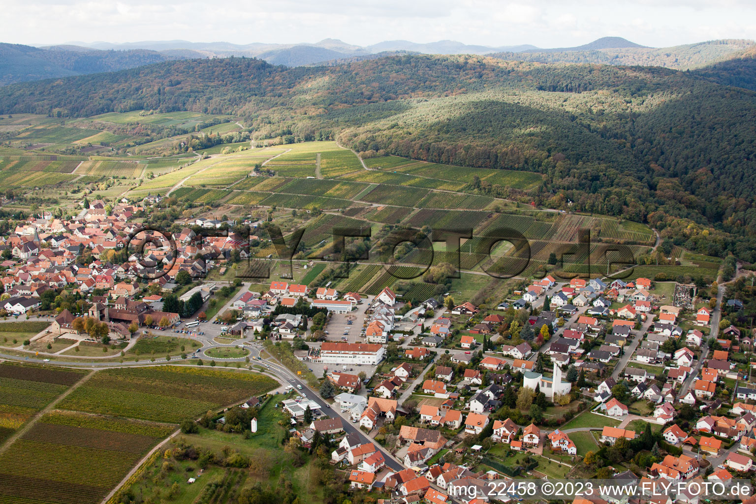 Ortsteil Rechtenbach in Schweigen-Rechtenbach im Bundesland Rheinland-Pfalz, Deutschland von der Drohne aus gesehen