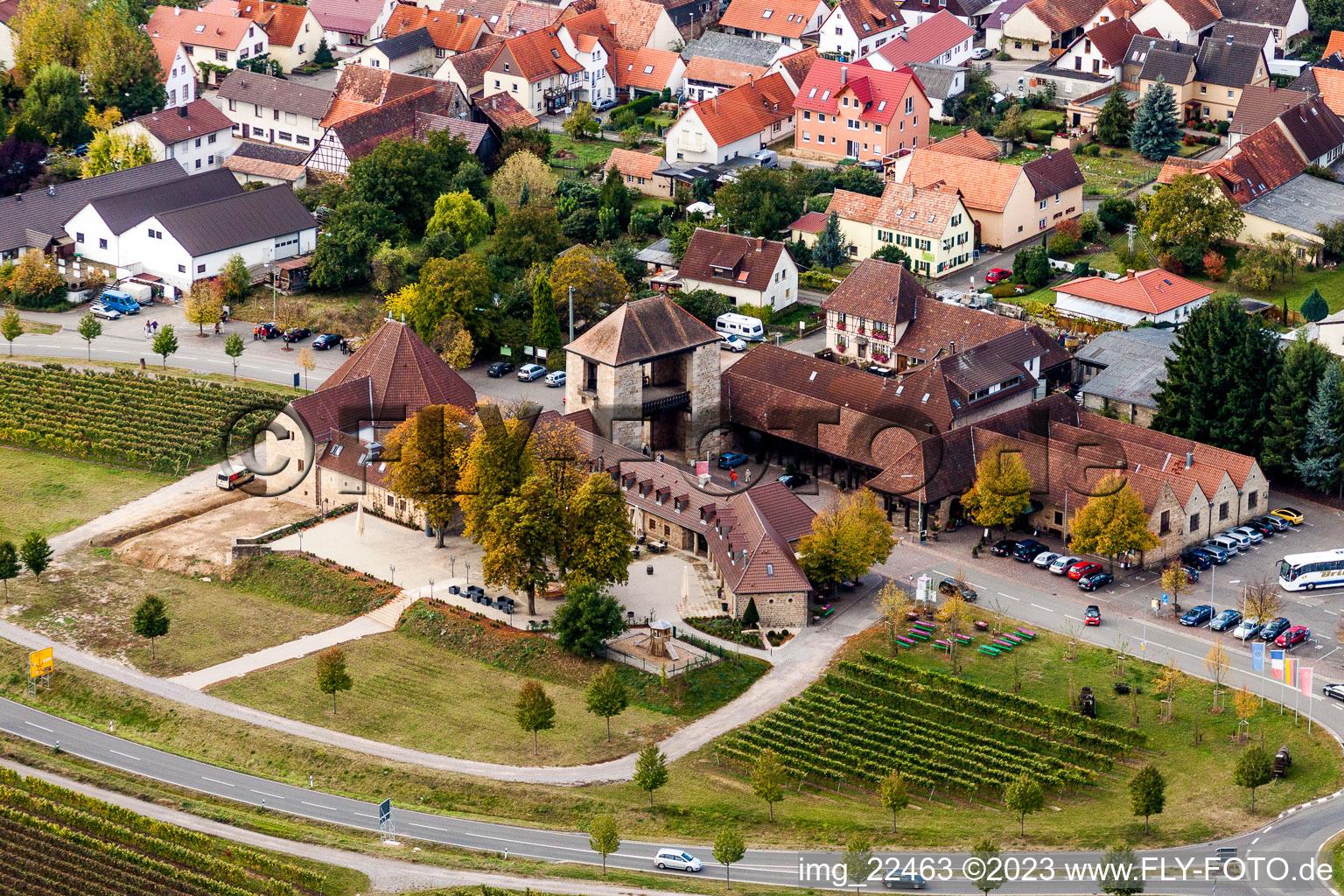 Schrägluftbild von Ortsteil Schweigen in Schweigen-Rechtenbach im Bundesland Rheinland-Pfalz, Deutschland