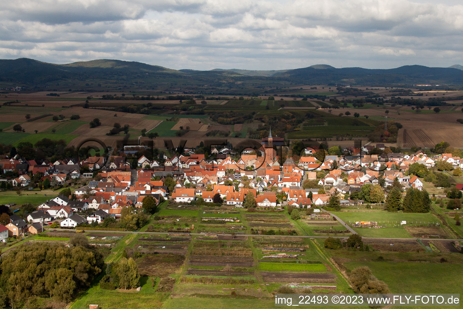 Kapsweyer im Bundesland Rheinland-Pfalz, Deutschland aus der Drohnenperspektive