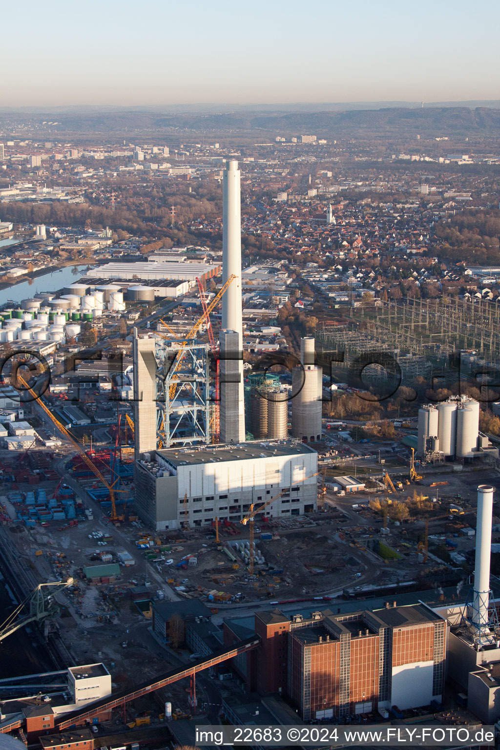 Luftbild von EnBW Kraftwerk im Ortsteil Rheinhafen in Karlsruhe im Bundesland Baden-Württemberg, Deutschland