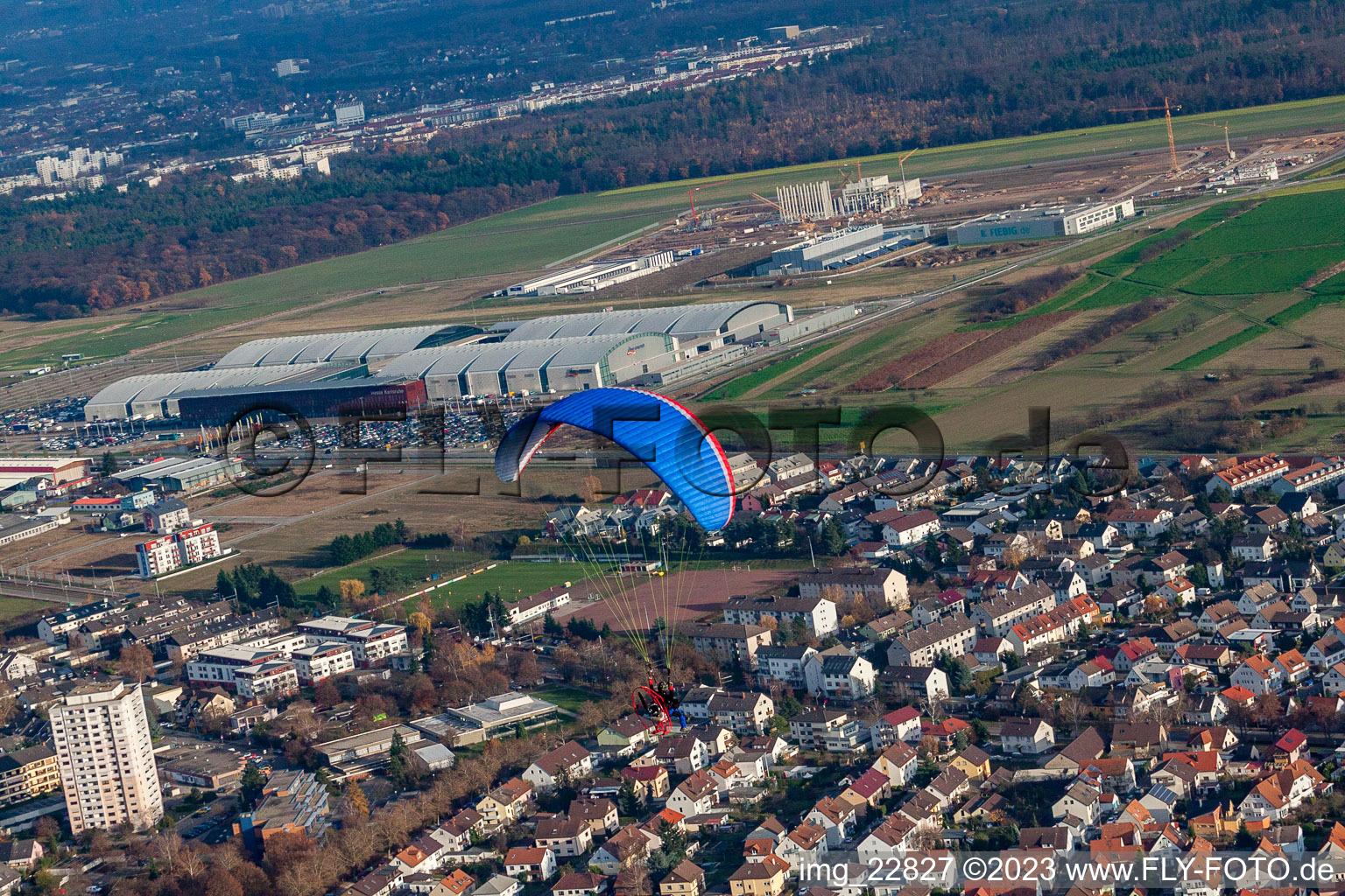 Ortsteil Forchheim in Rheinstetten im Bundesland Baden-Württemberg, Deutschland von der Drohne aus gesehen