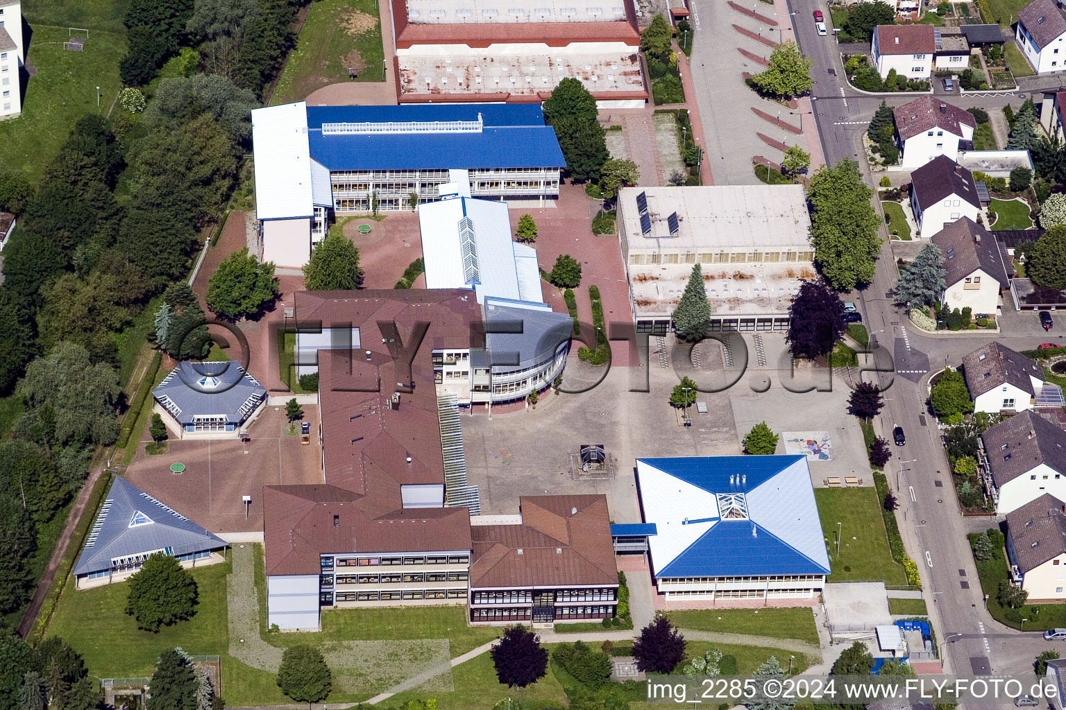 Schulgelände und Gebäudekomplex des Schulzentrum in Herxheim bei Landau (Pfalz) in Herxheim bei Landau/Pfalz im Bundesland Rheinland-Pfalz, Deutschland