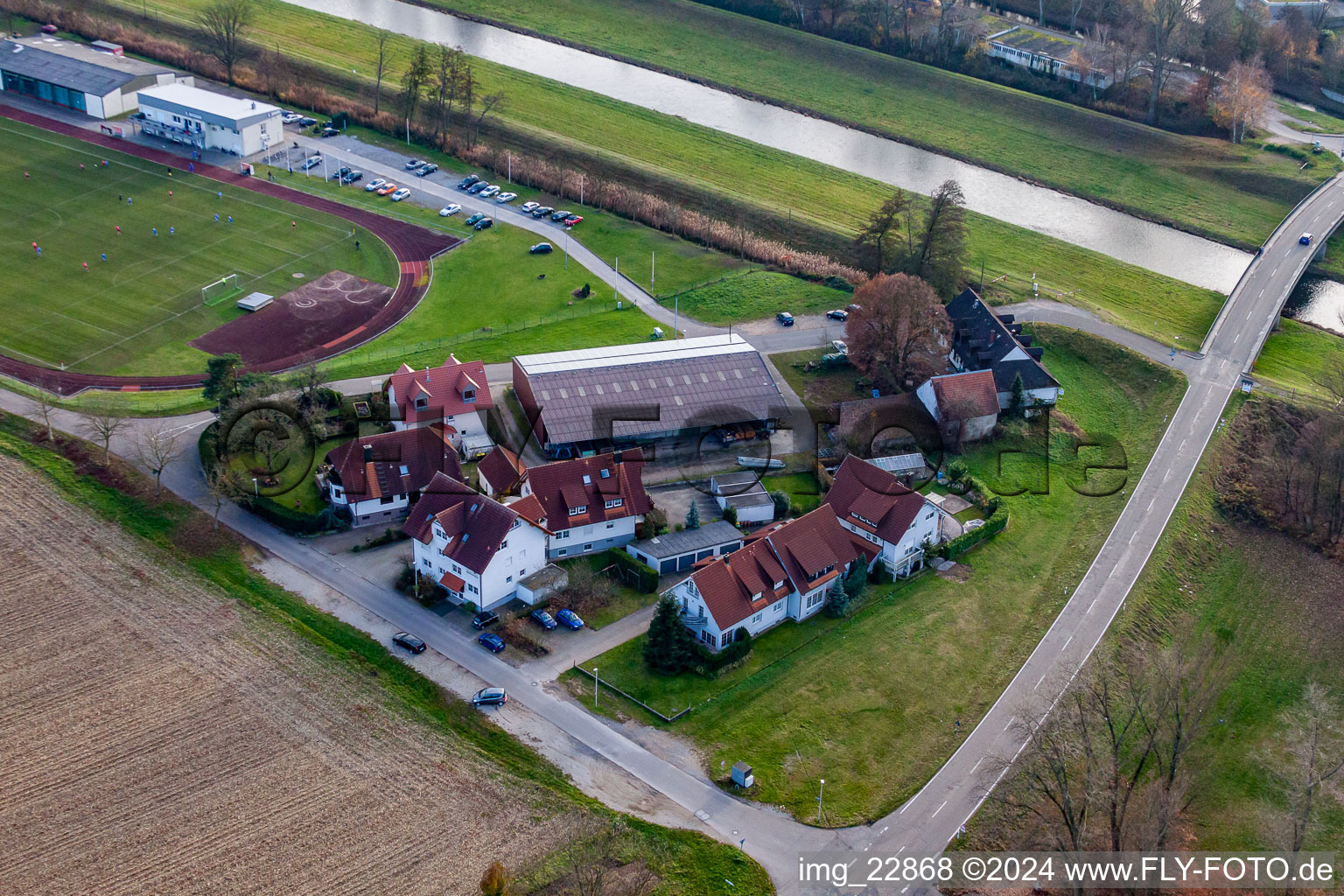 Luftaufnahme von SV Niederbühl Donau und Ali's Gasthaus Engel in Rastatt im Bundesland Baden-Württemberg, Deutschland