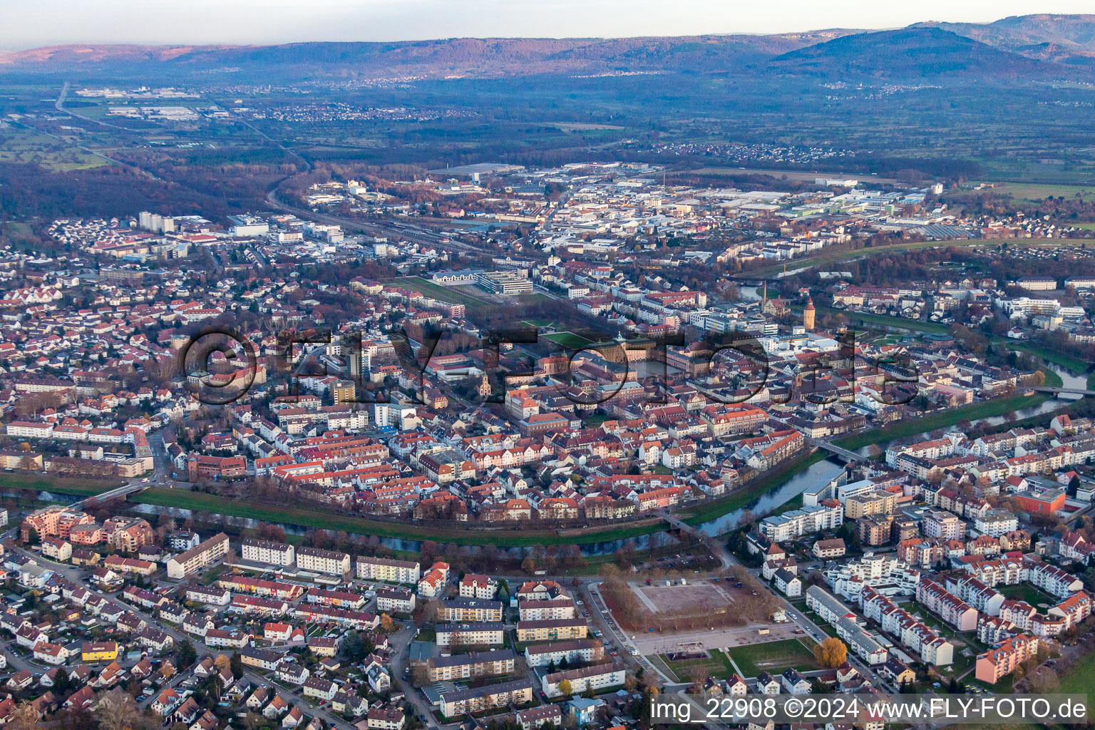 Innenstadt von Südosten in Rastatt im Bundesland Baden-Württemberg, Deutschland