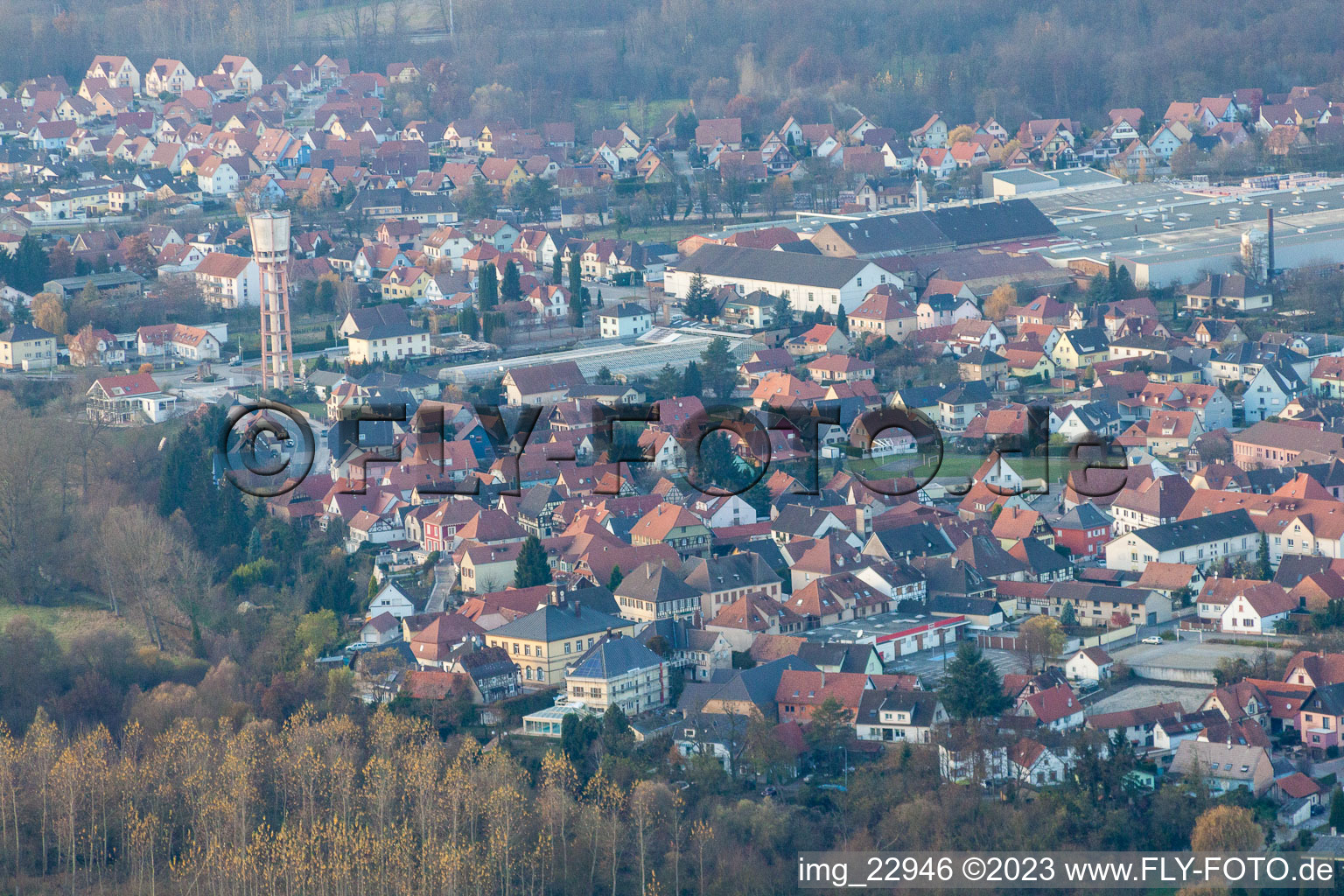 Seltz im Bundesland Bas-Rhin, Frankreich von der Drohne aus gesehen
