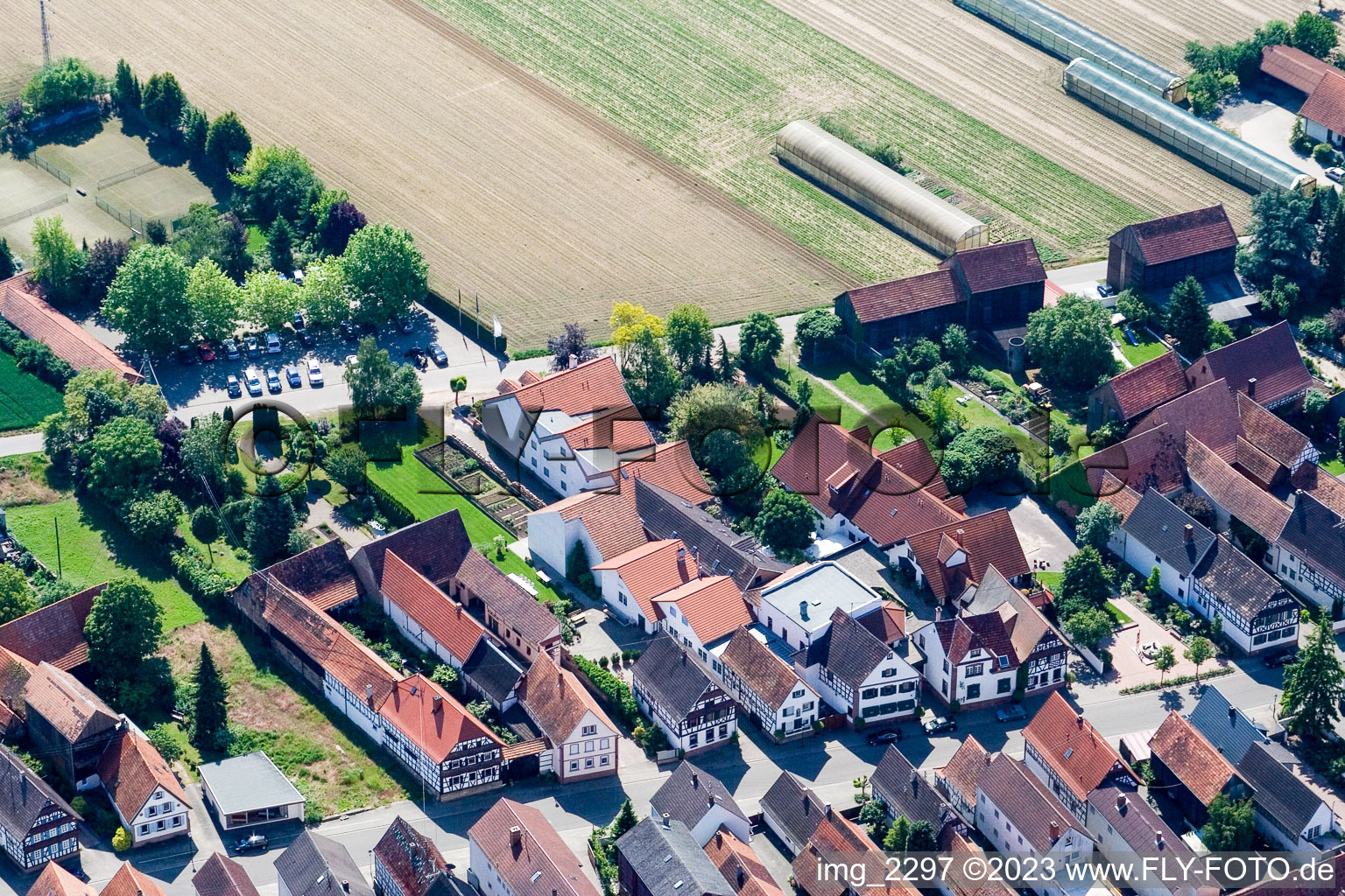 Luftbild von Hotel zur Krone im Ortsteil Hayna in Herxheim bei Landau/Pfalz im Bundesland Rheinland-Pfalz, Deutschland