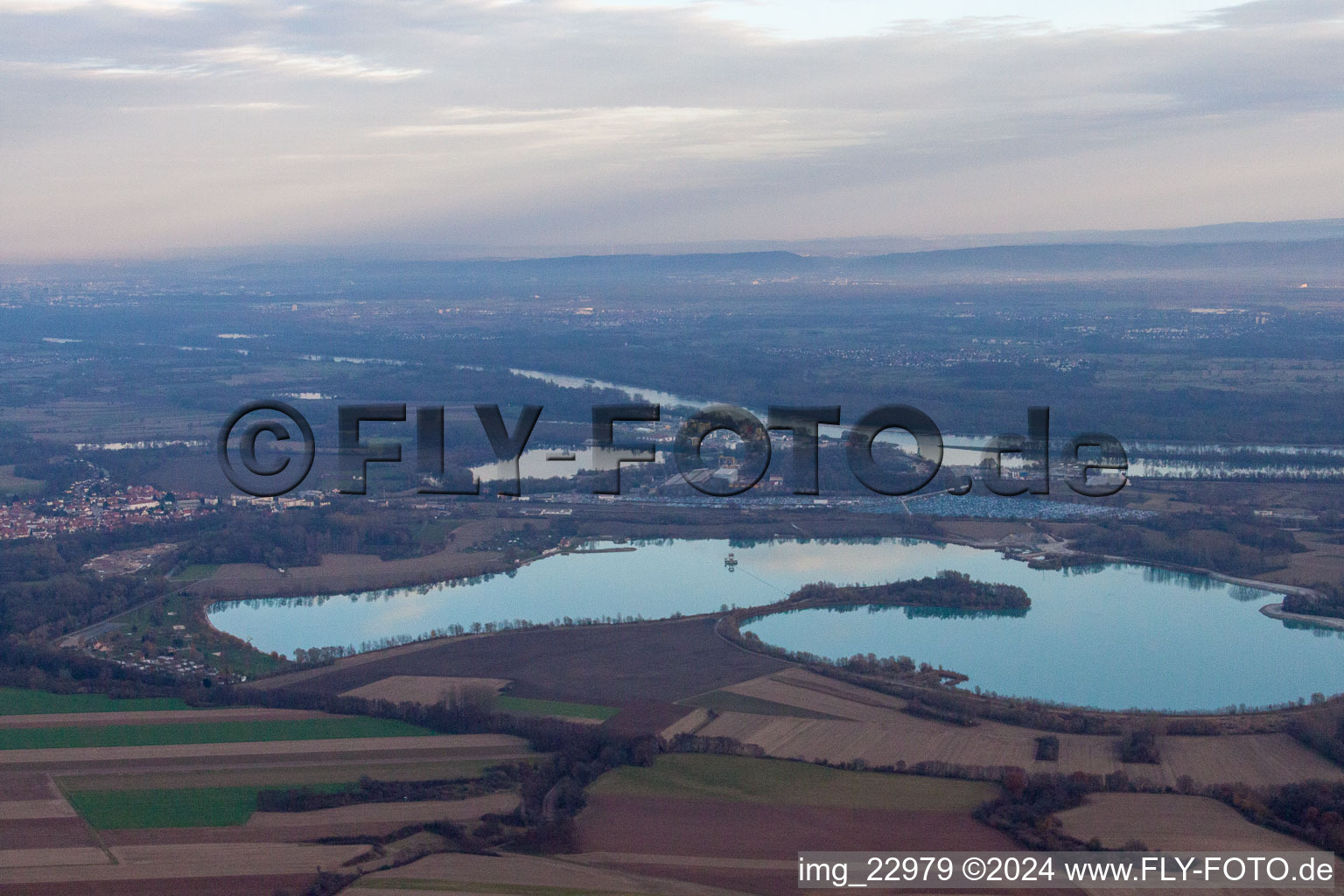 Lauterbourg, Baggersee im Bundesland Bas-Rhin, Frankreich