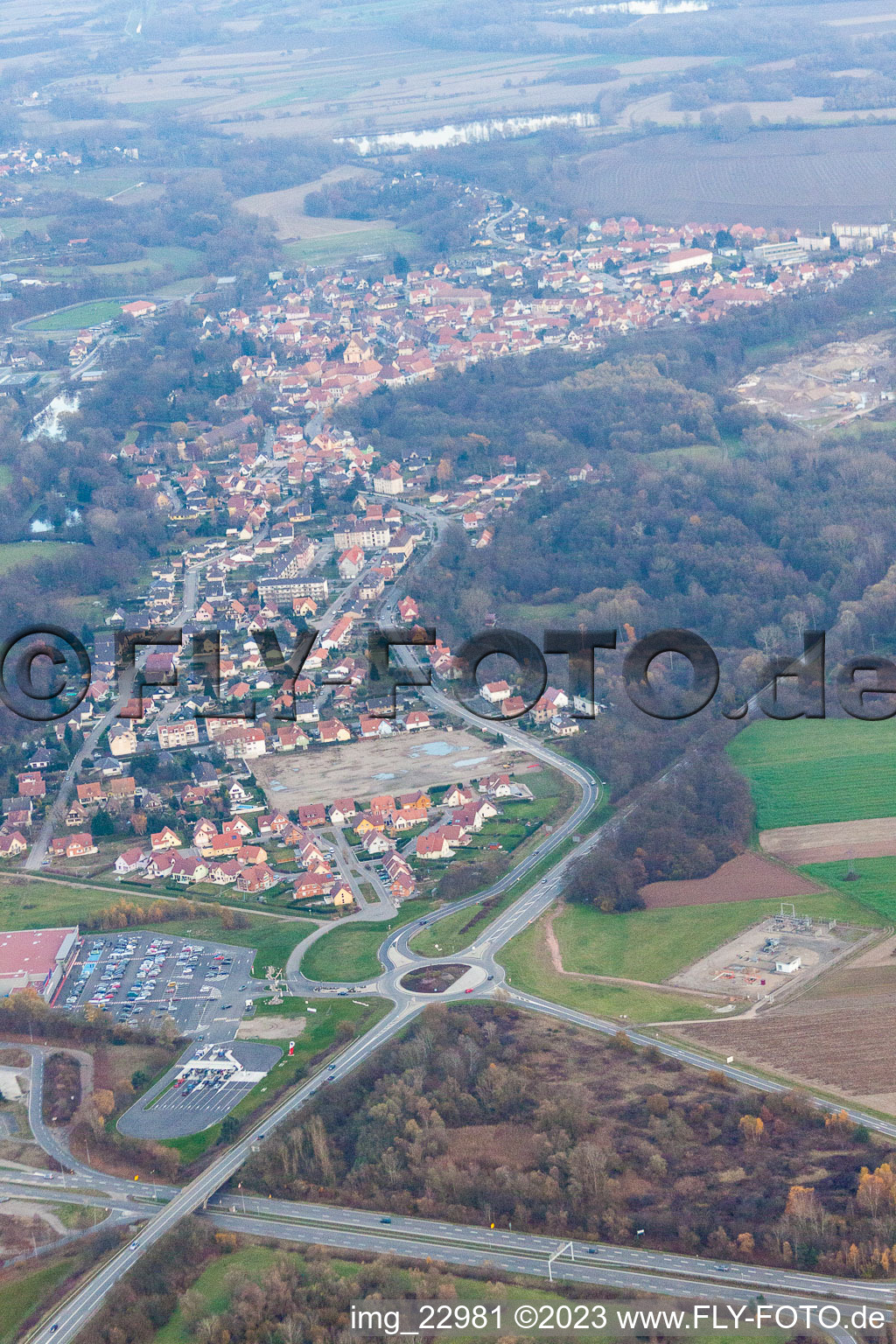 Lauterbourg im Bundesland Bas-Rhin, Frankreich aus der Drohnenperspektive