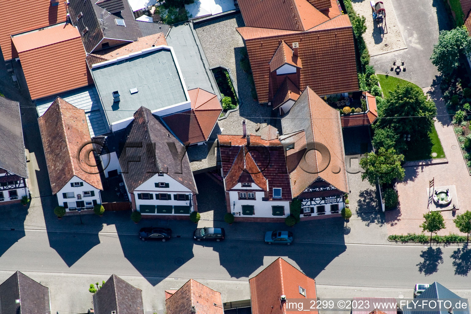 Luftaufnahme von Hotel zur Krone im Ortsteil Hayna in Herxheim bei Landau/Pfalz im Bundesland Rheinland-Pfalz, Deutschland