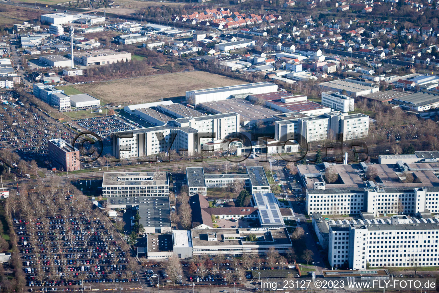 Ortsteil Knielingen in Karlsruhe im Bundesland Baden-Württemberg, Deutschland von einer Drohne aus