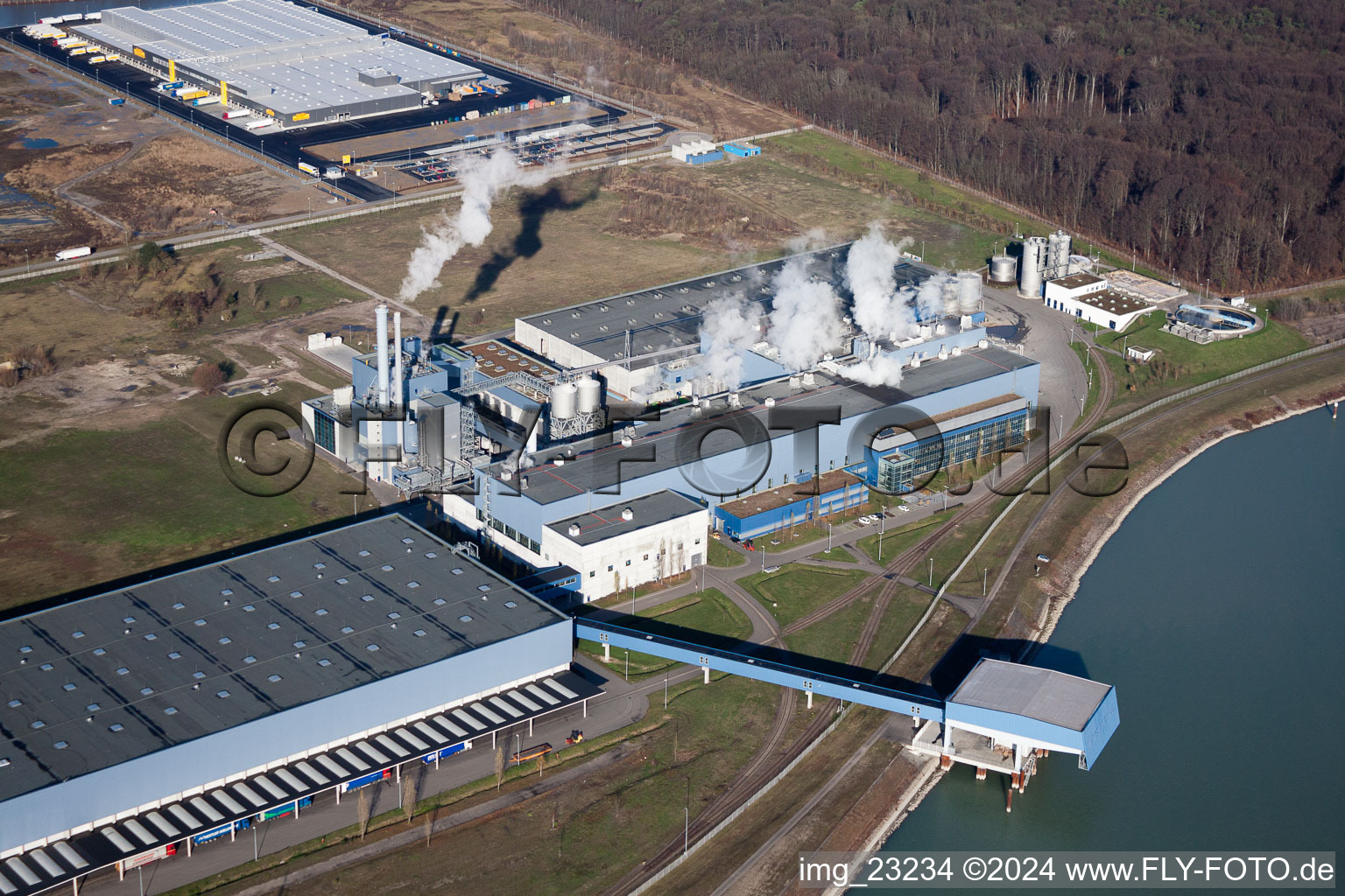 Papierfabrik Palme im Industrie- und Gewerbegebiet in Wörth am Rhein im Bundesland Rheinland-Pfalz, Deutschland