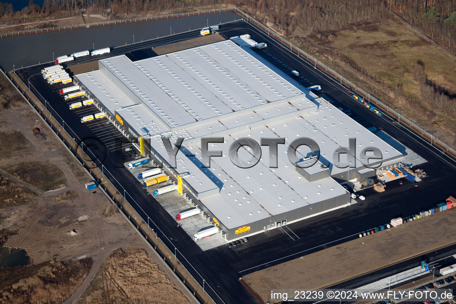 Industrie- und Gewerbegebiet mit Netto Logistikcenter im Industriegebiet Oberwald in Wörth am Rhein im Bundesland Rheinland-Pfalz, Deutschland