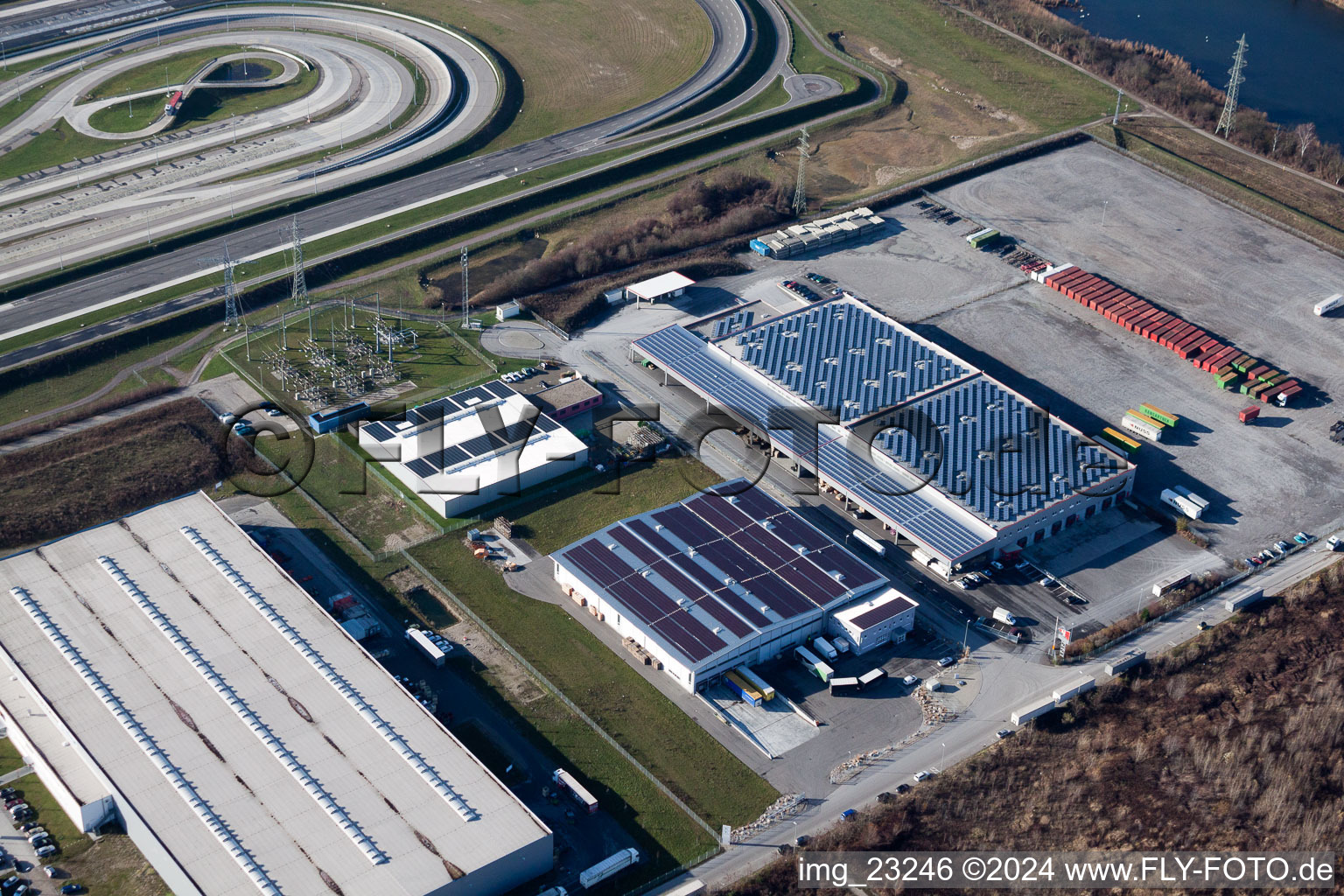 Luftbild von Gebäude und Produktionshallen auf dem Werksgelände Europack GmbH im Ortsteil Industriegebiet Wörth-Oberwald in Wörth am Rhein im Bundesland Rheinland-Pfalz, Deutschland