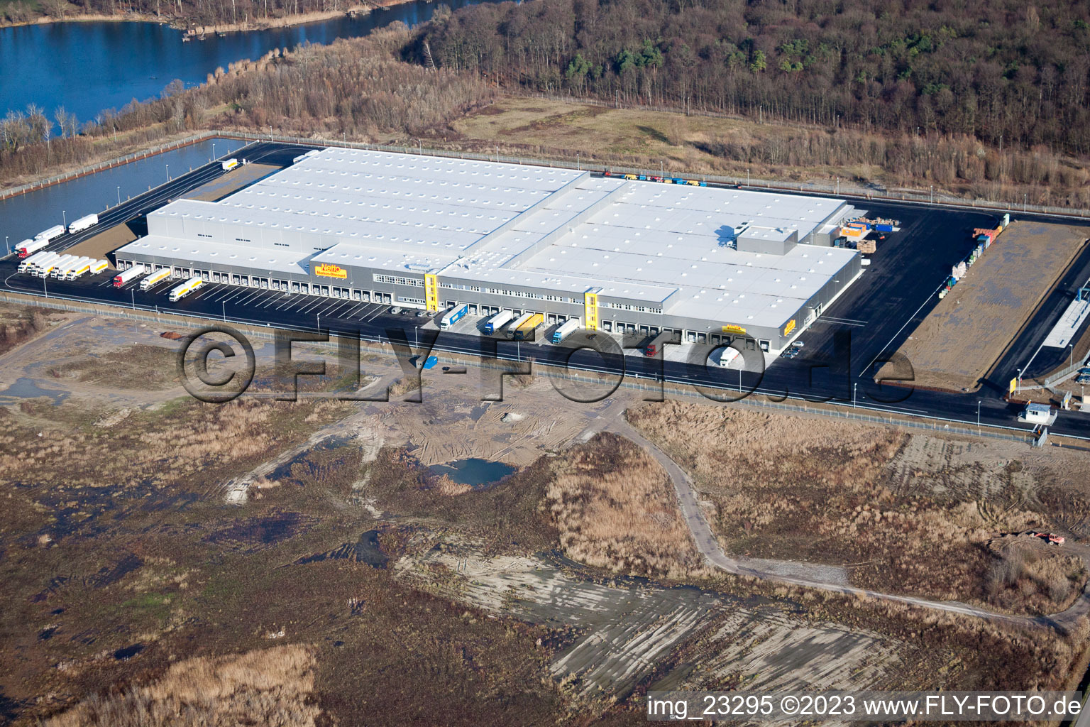Luftaufnahme von Wörth am Rhein, neues Netto Logistikcenter im Industriegebiet Oberwald im Bundesland Rheinland-Pfalz, Deutschland
