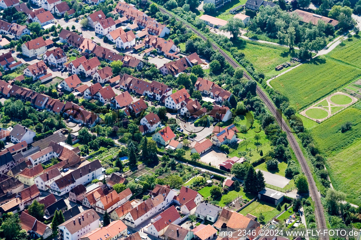 Luftbild von Neubau- Wohngebiet einer Einfamilienhaus- Siedlung Kandel Im Kirschgarten in Kandel im Bundesland Rheinland-Pfalz, Deutschland