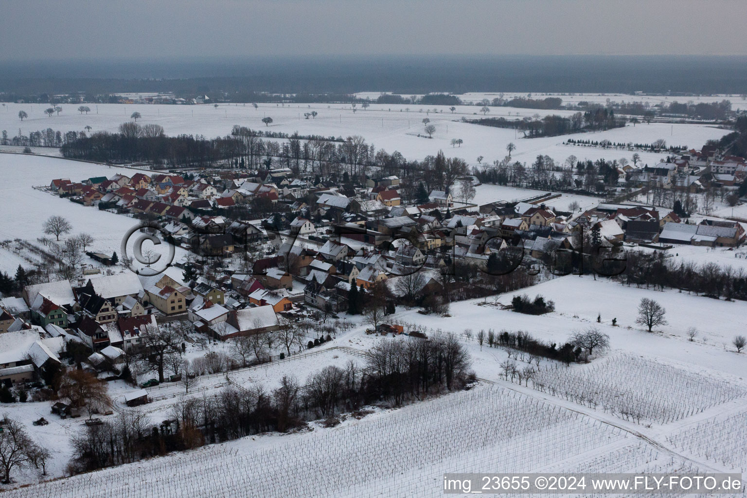 Drohnenaufname von Im Winter im Schnee im Ortsteil Kleinsteinfeld in Niederotterbach im Bundesland Rheinland-Pfalz, Deutschland