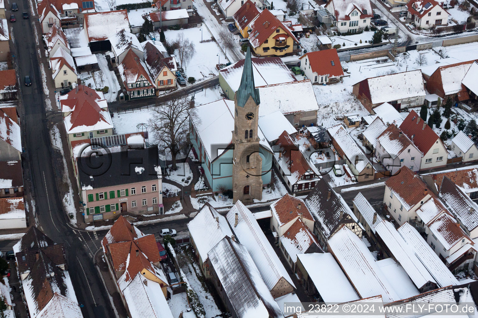 Luftaufnahme von Evang. Kirche, Rathaus in Erlenbach bei Kandel im Bundesland Rheinland-Pfalz, Deutschland
