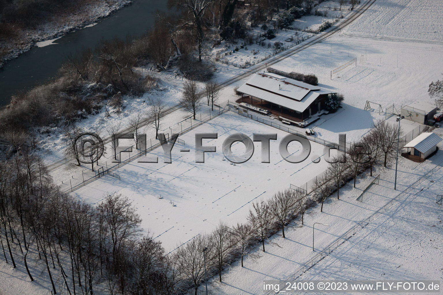 Luftaufnahme von Neupotz, Sportplatz im Bundesland Rheinland-Pfalz, Deutschland