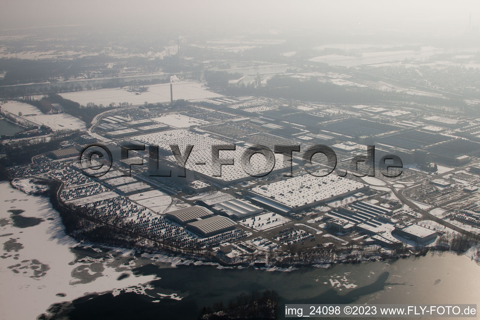 Luftaufnahme von Wörth am Rhein, Daimler LKW Werk im Bundesland Rheinland-Pfalz, Deutschland