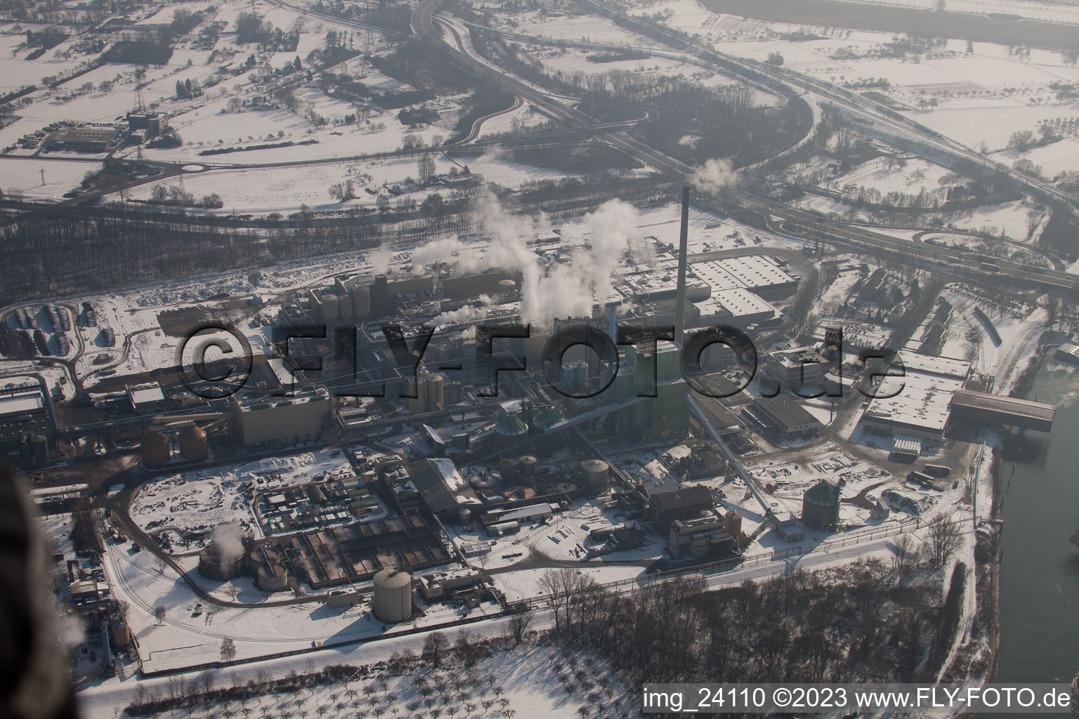 Luftbild von Maxau, Stora Enso Papierfabrik im Winter im Ortsteil Knielingen in Karlsruhe im Bundesland Baden-Württemberg, Deutschland