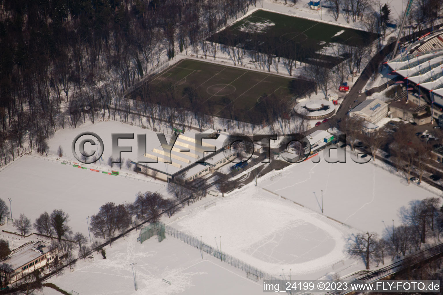 Luftaufnahme von Wildparkstadion KSC im Ortsteil Innenstadt-Ost in Karlsruhe im Bundesland Baden-Württemberg, Deutschland