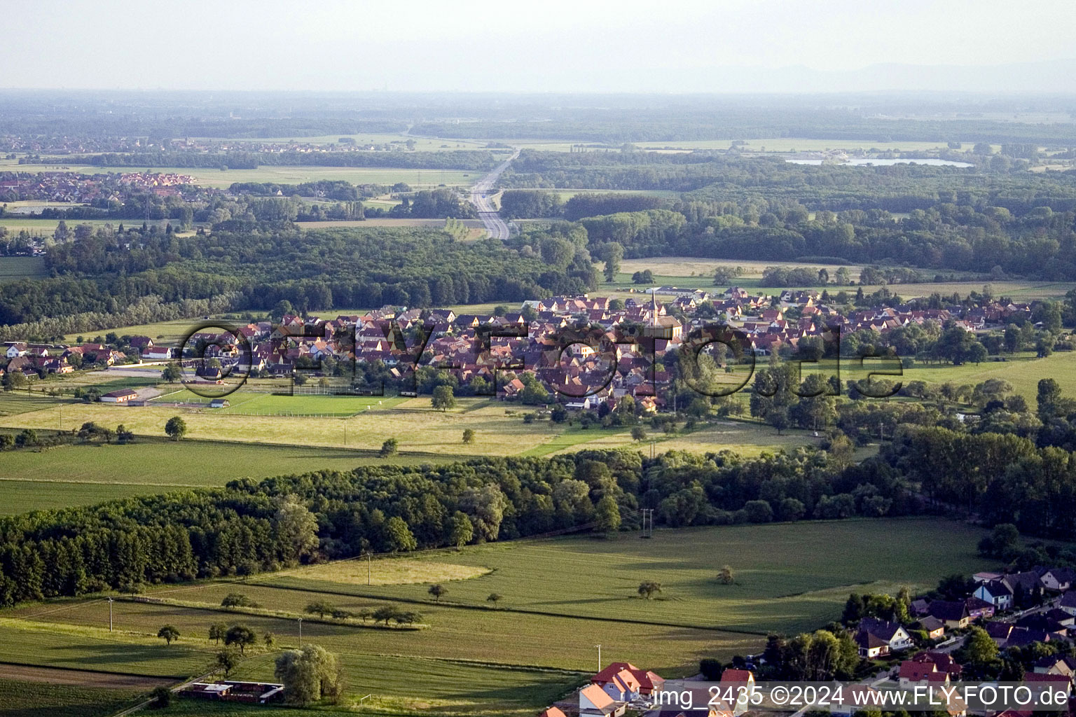 Roppenheim (Elsass) von Westen im Bundesland Bas-Rhin, Frankreich